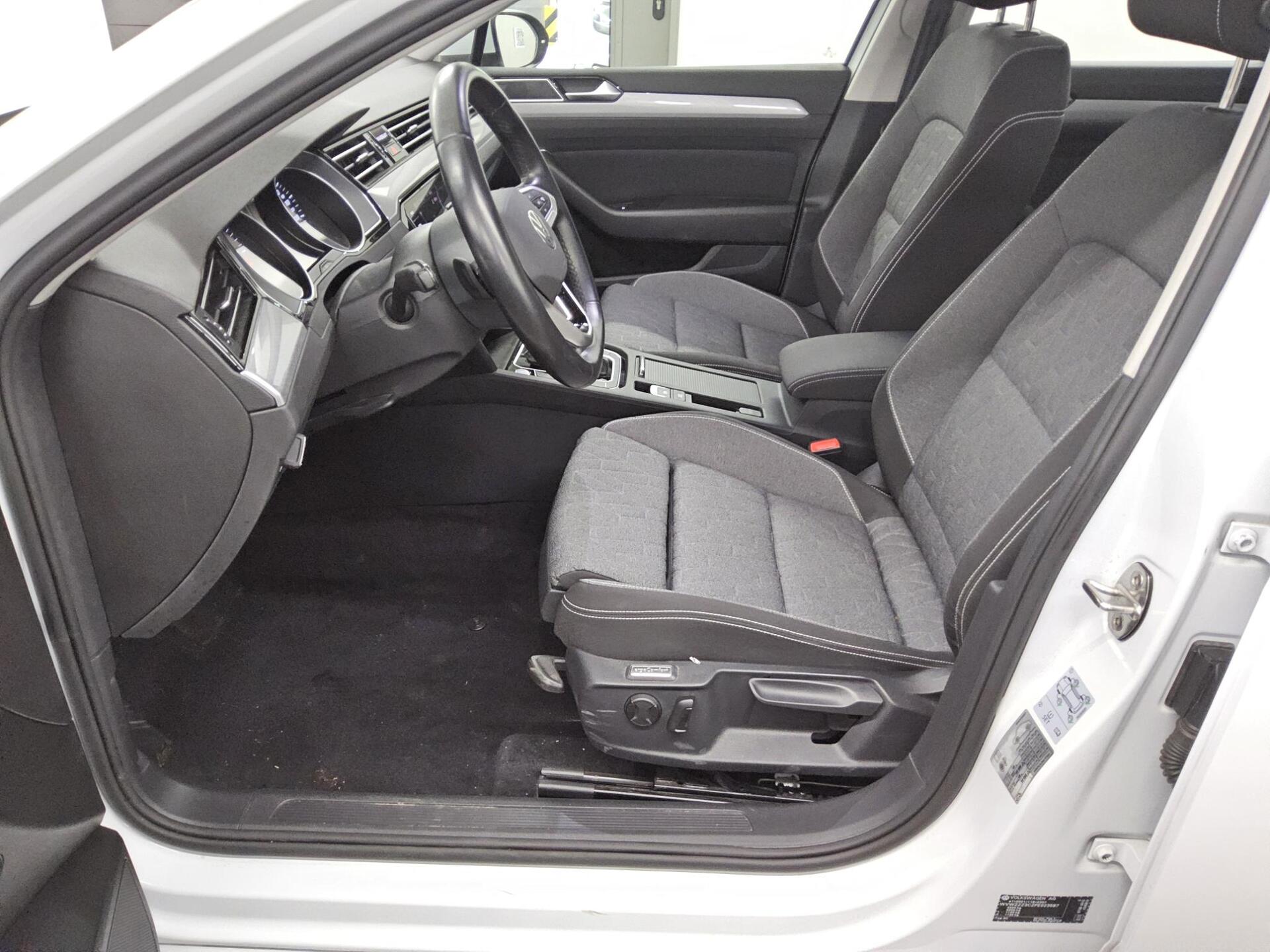 Volkswagen Passat Variant 2.0 TDI Business Navi LED Shz PDC 8