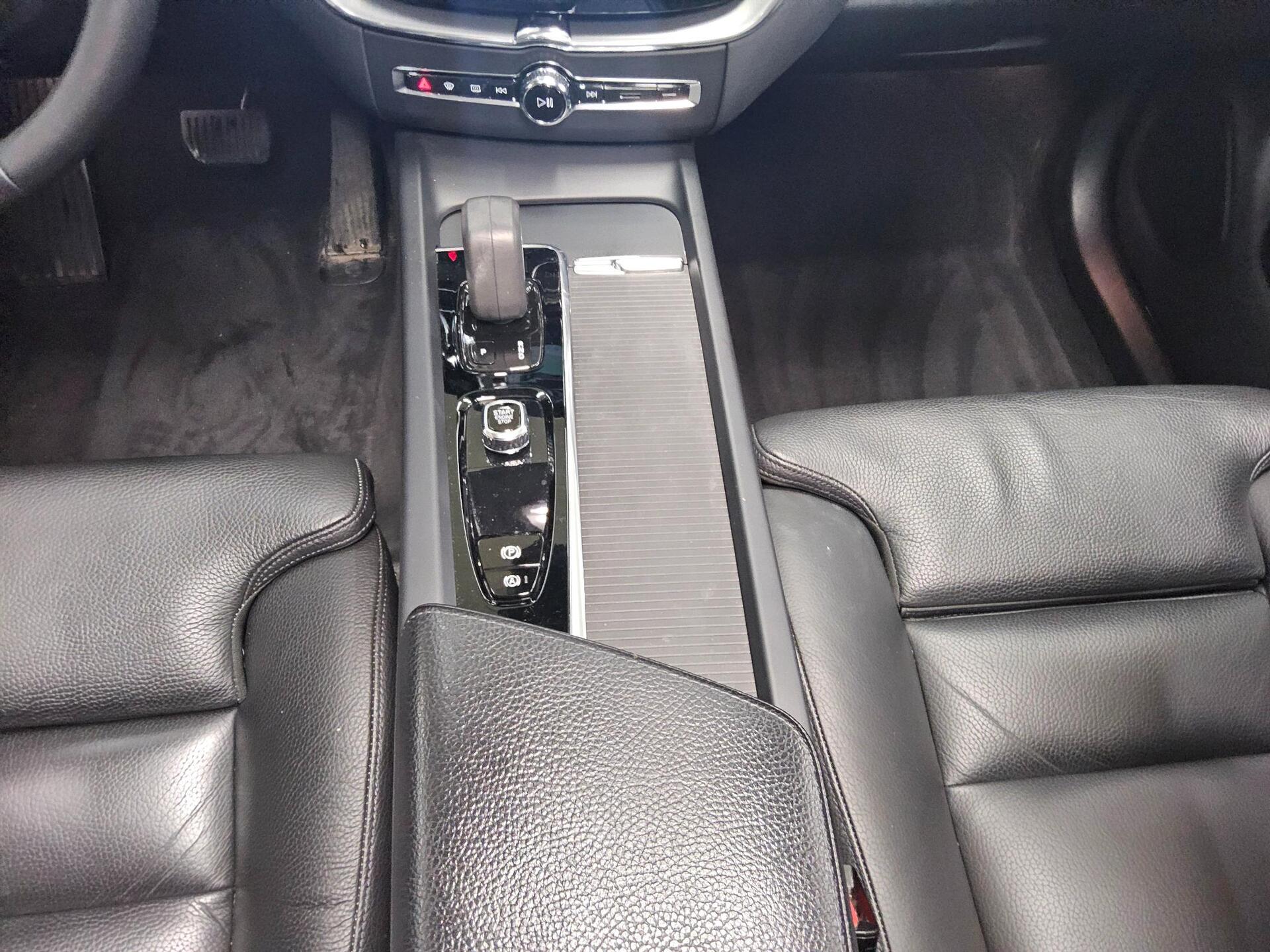 Volvo XC60 T6 Inscription Leder Navi LED Pano H/K AHK 6