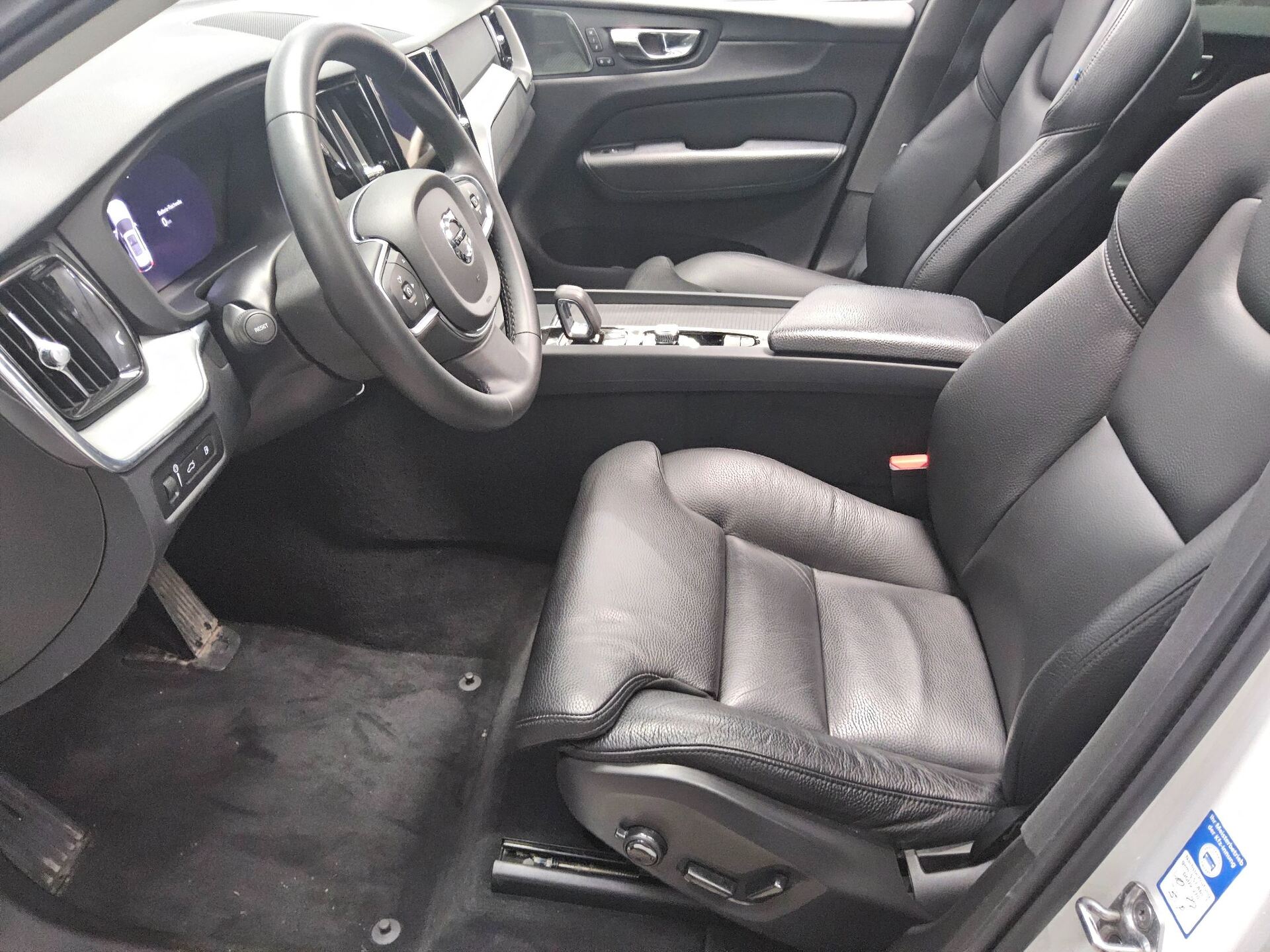Volvo XC60 T6 Inscription Leder Navi LED Pano H/K AHK 9