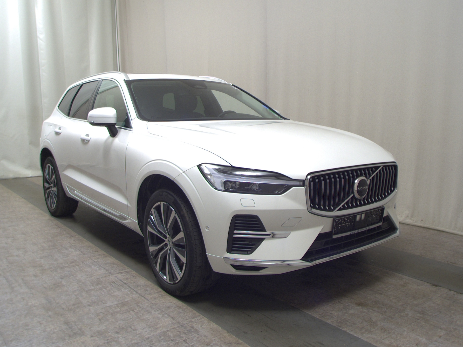 Volvo XC60 T6 Inscription Leder Navi LED Pano H/K AHK 3