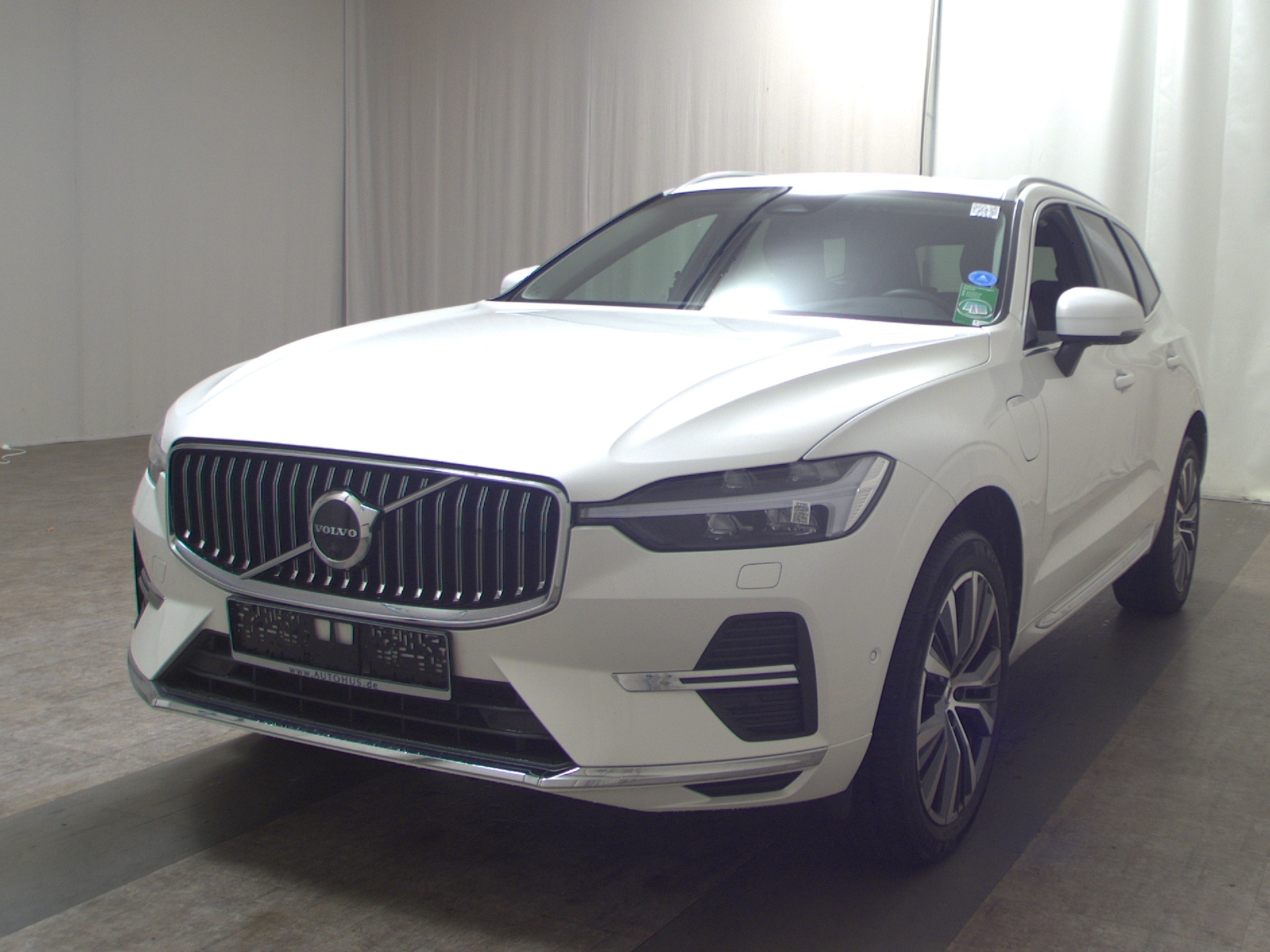 Volvo XC60 T6 Inscription Leder Navi LED Pano H/K AHK 2