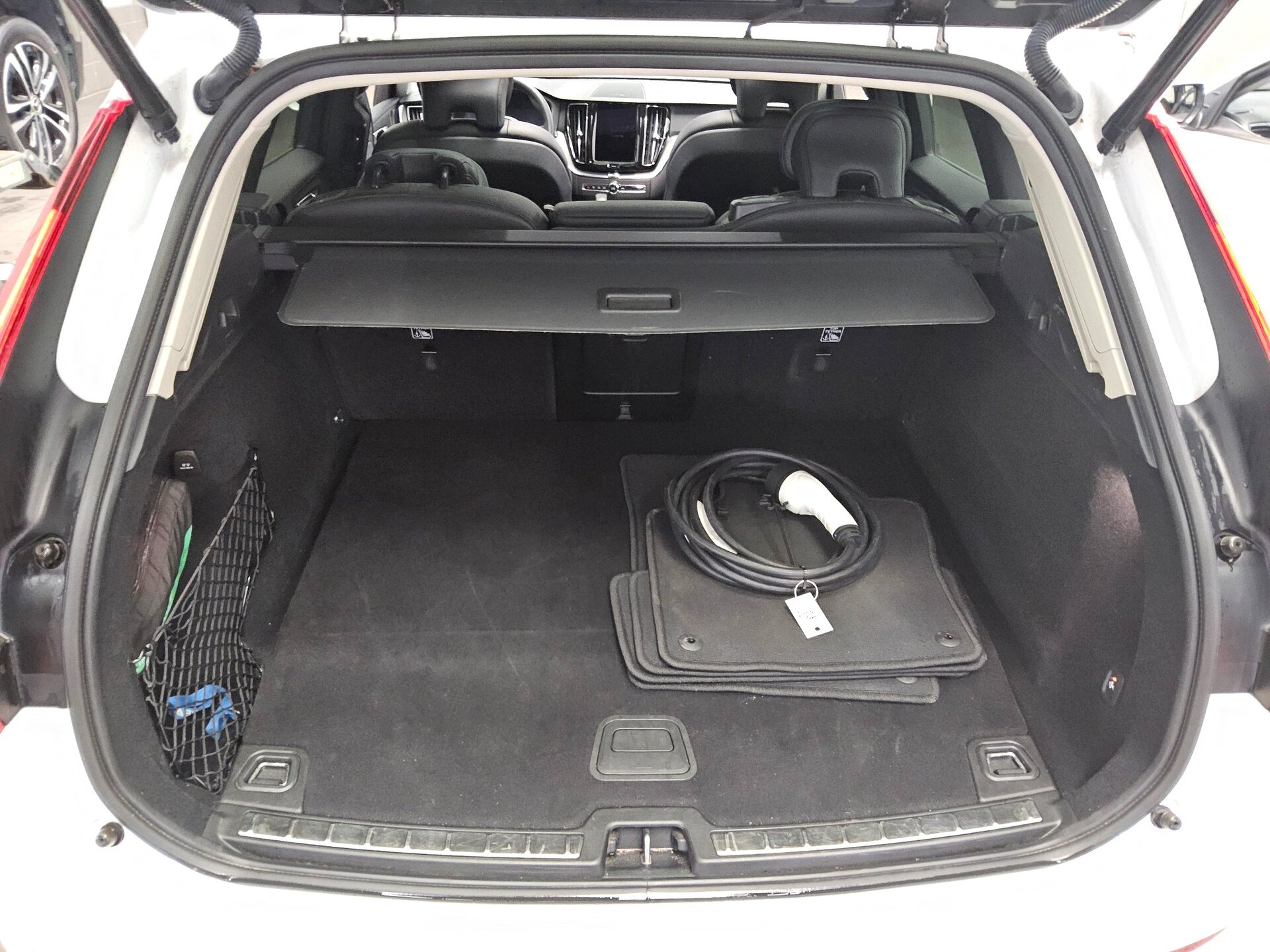 Volvo XC60 T6 Inscription Leder Navi LED Pano H/K AHK 12