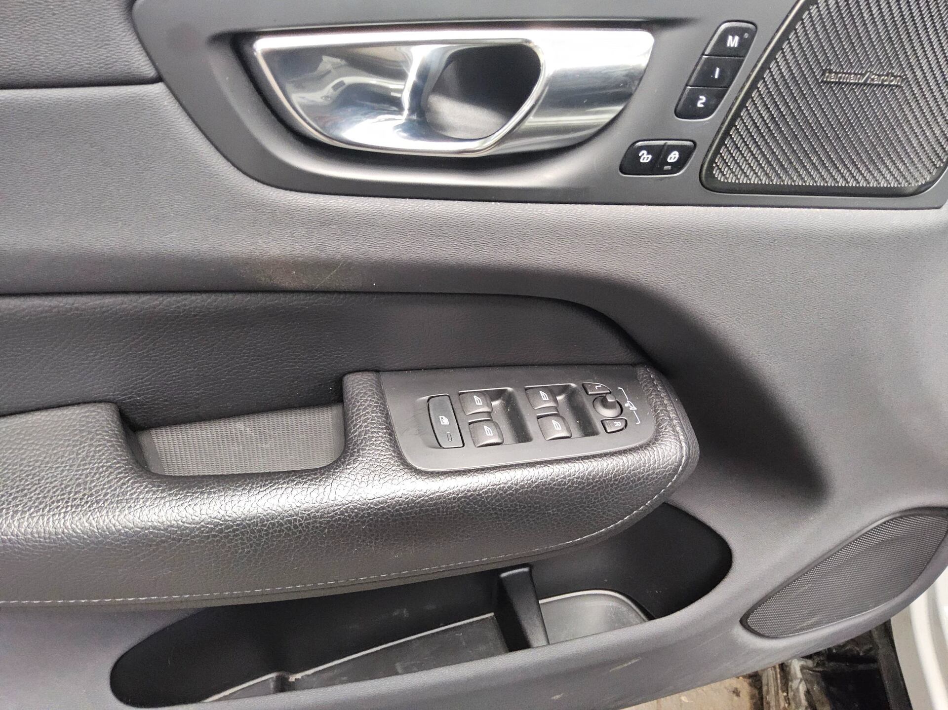 Volvo XC60 T6 Inscription Leder Navi LED Pano H/K AHK 10