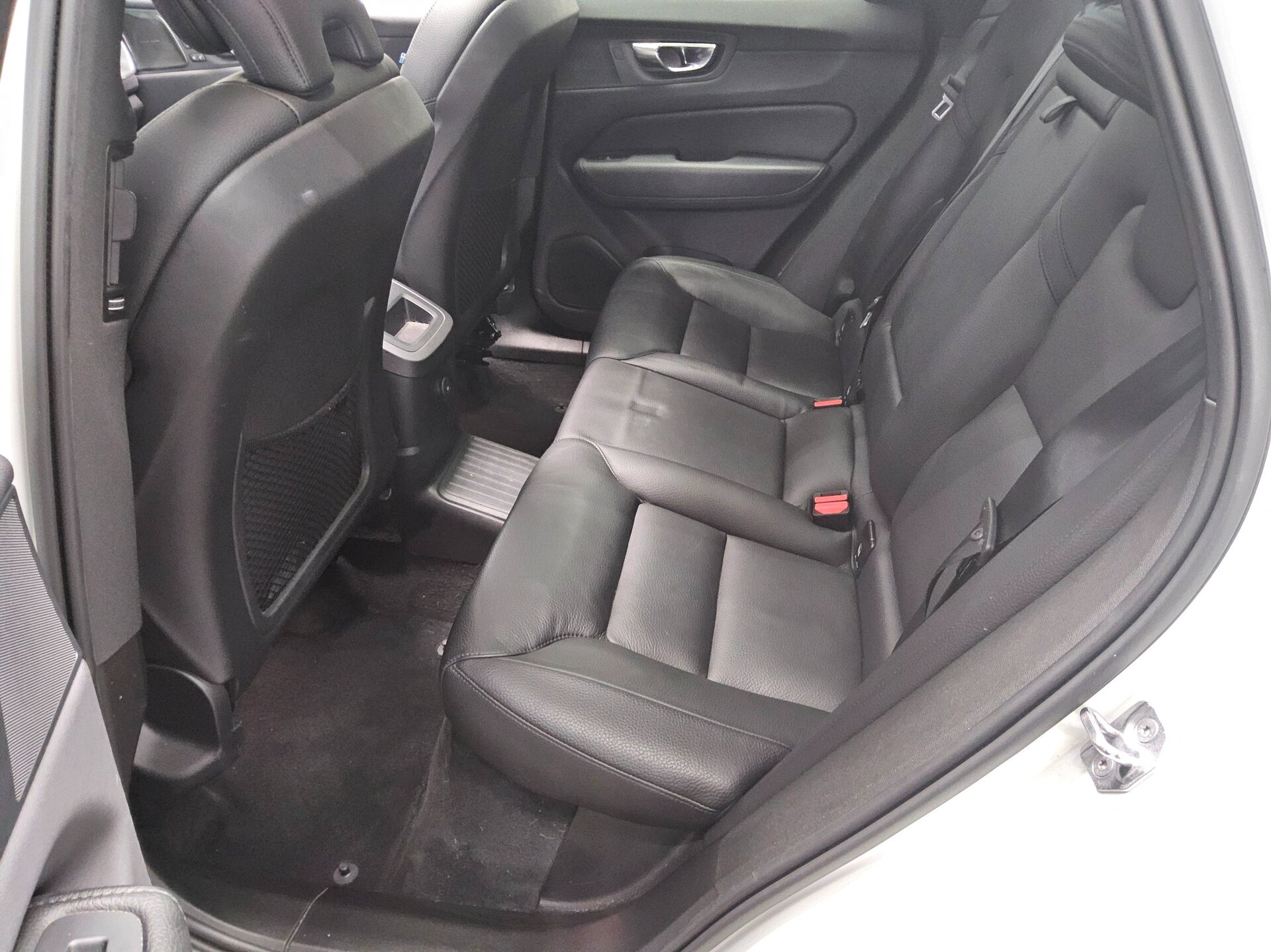 Volvo XC60 T6 Inscription Leder Navi LED Pano H/K AHK 13