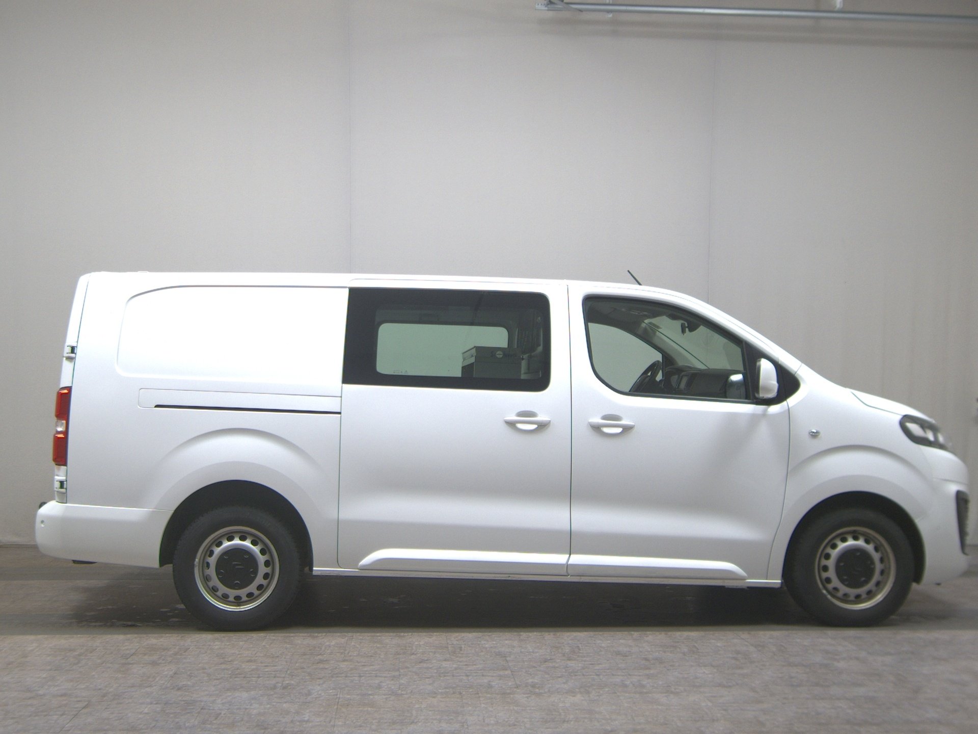 Citroën Jumpy 2.0 HDi L3H1 T-Leder Navi AHK Sthzg Regale