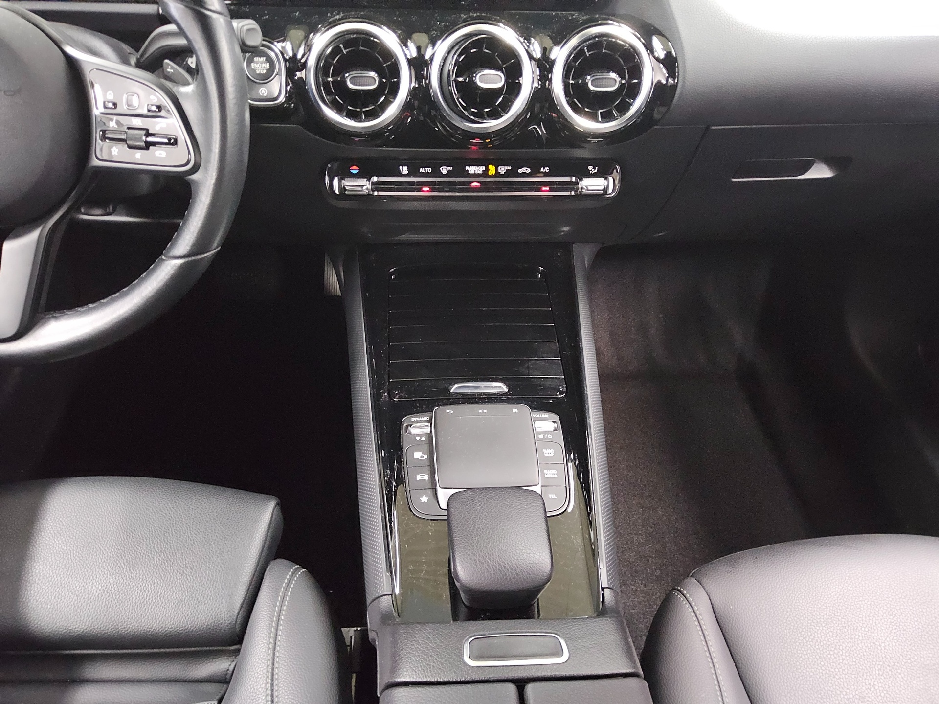 Mercedes-Benz GLA 200 d Style T-Leder Navi LED MBUX RFK 6