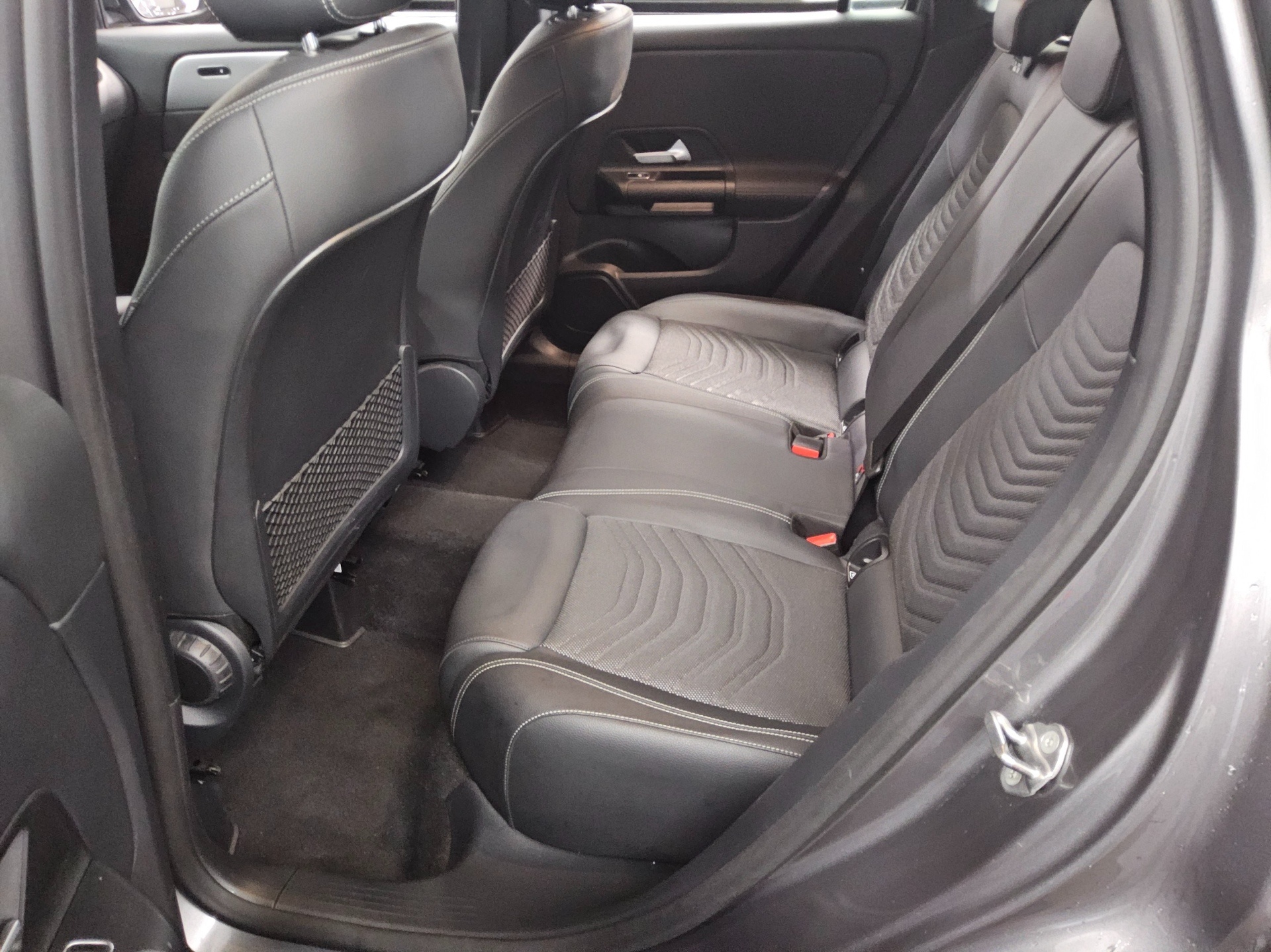 Mercedes-Benz GLA 200 d Style T-Leder Navi LED MBUX RFK 13