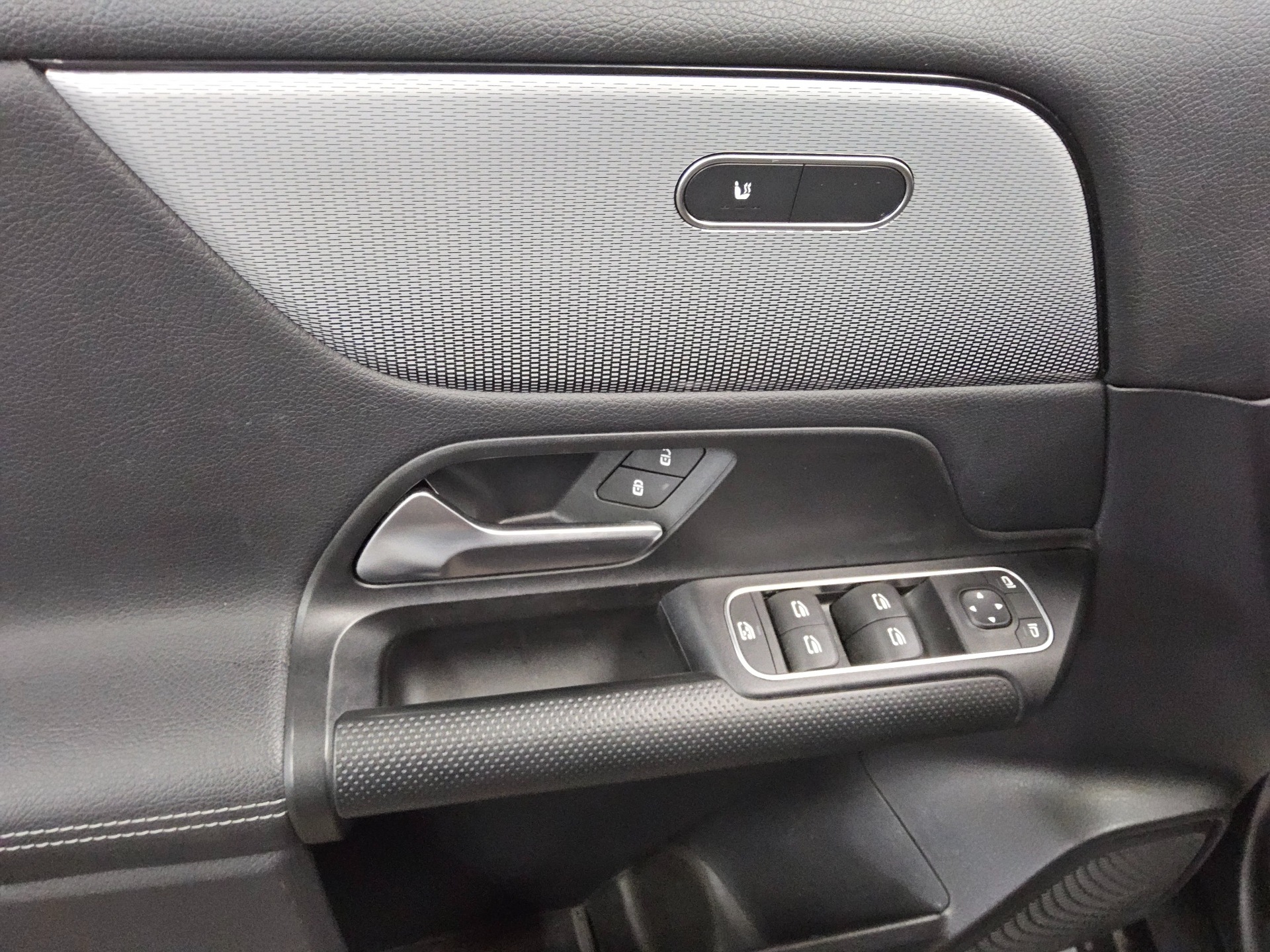 Mercedes-Benz GLA 200 d Style T-Leder Navi LED MBUX RFK 10