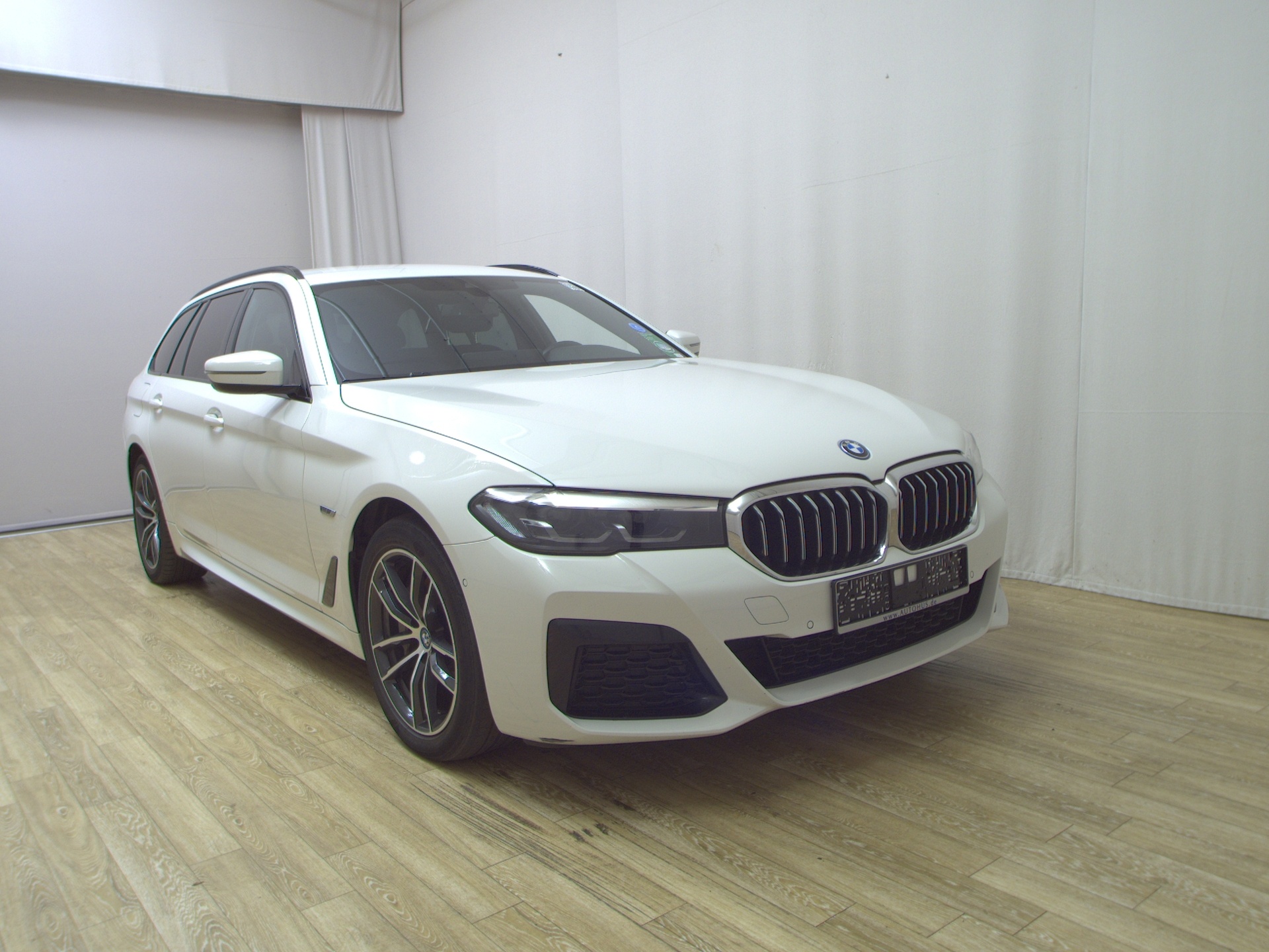 BMW 530e Touring xDr M-Sport Navi LED LC-Pro AHK 3