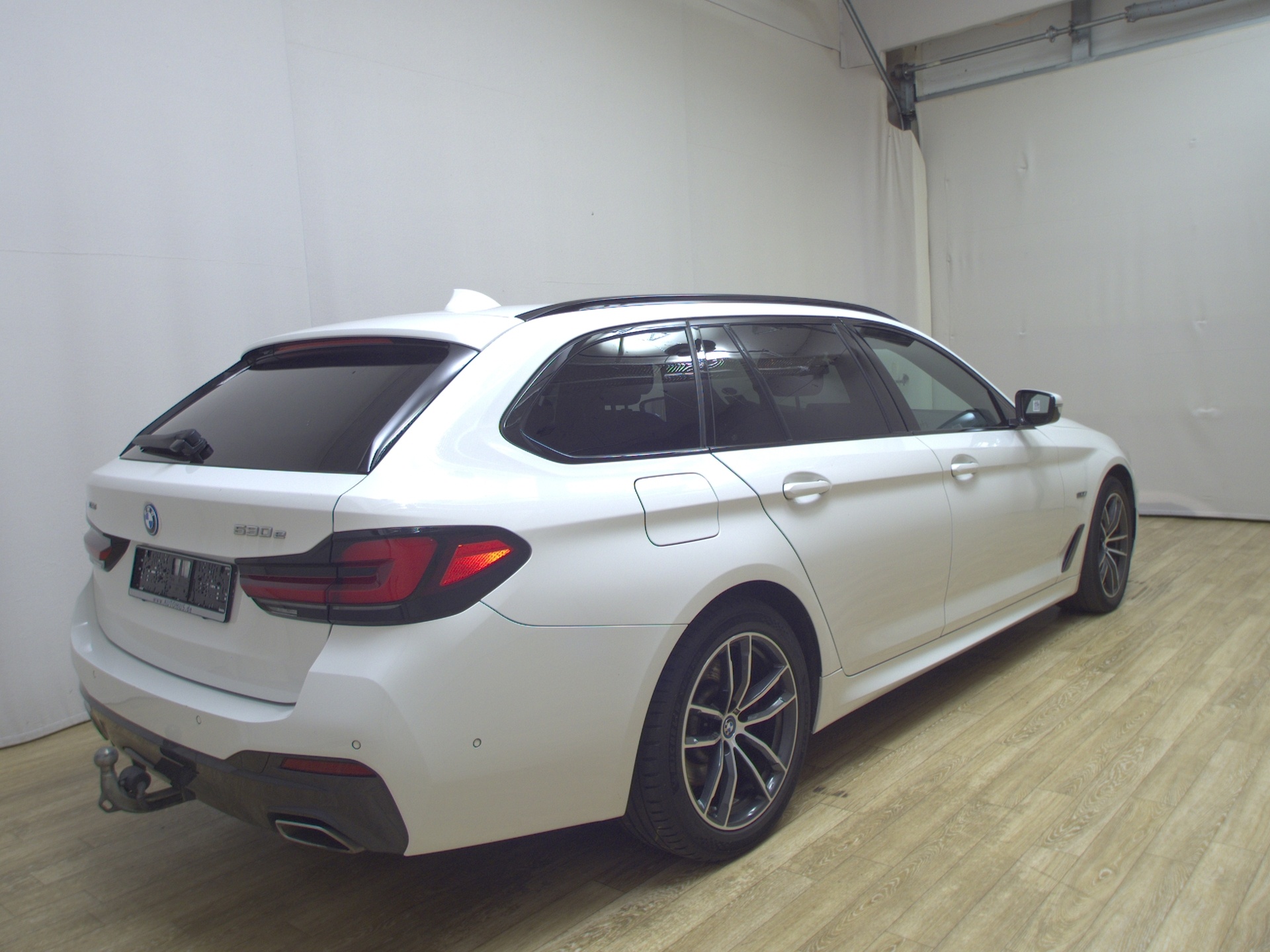 BMW 530e Touring xDr M-Sport Navi LED LC-Pro AHK 4