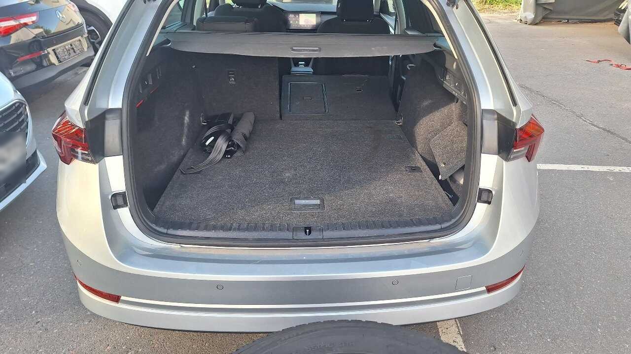 Skoda Octavia Kombi 2.0 TDI Style Navi LED vc Pano HuD 10