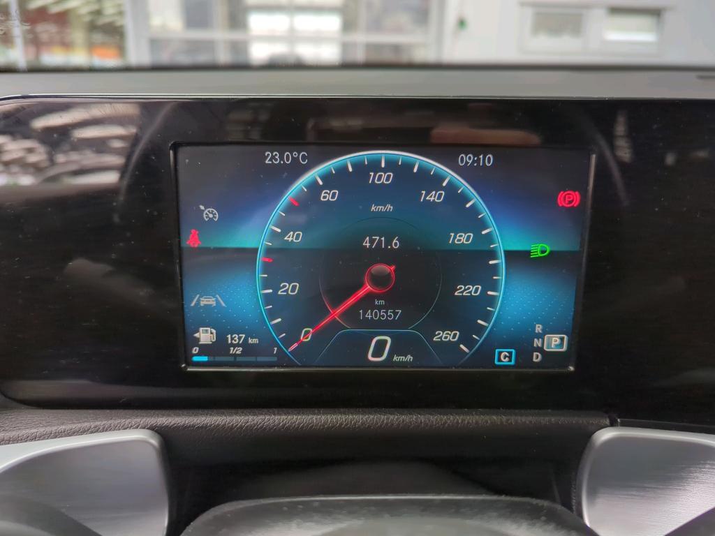 Mercedes-Benz GLB 200 d Progressive NAVI LED Shz PANO AHK 7