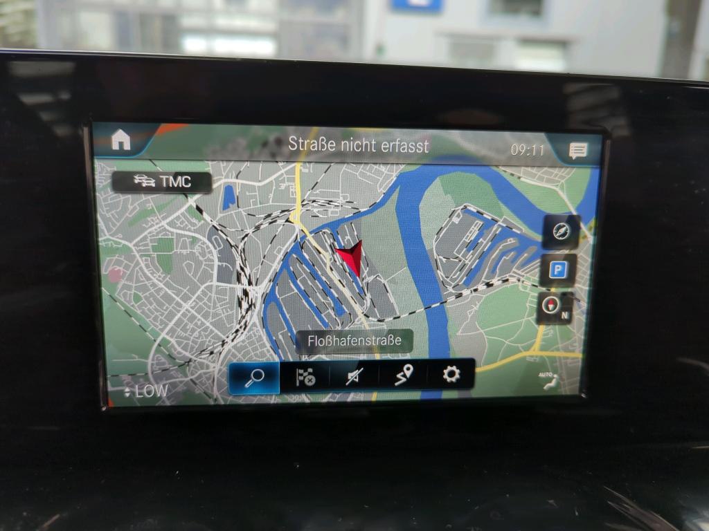 Mercedes-Benz GLB 200 d Progressive NAVI LED Shz PANO AHK 8