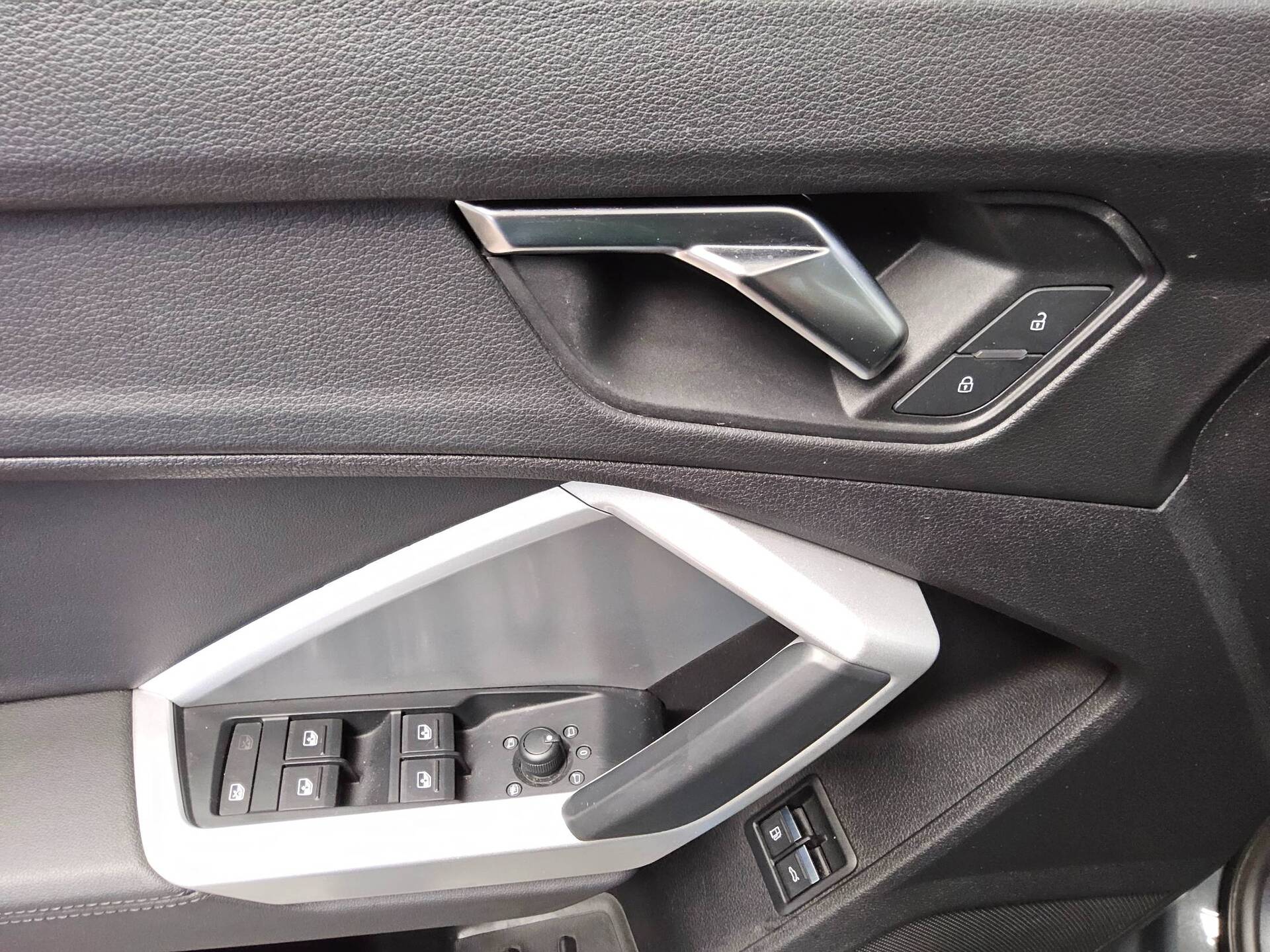 Audi Q3 Sportback 45 TFSI e Leder Navi LED vc 10