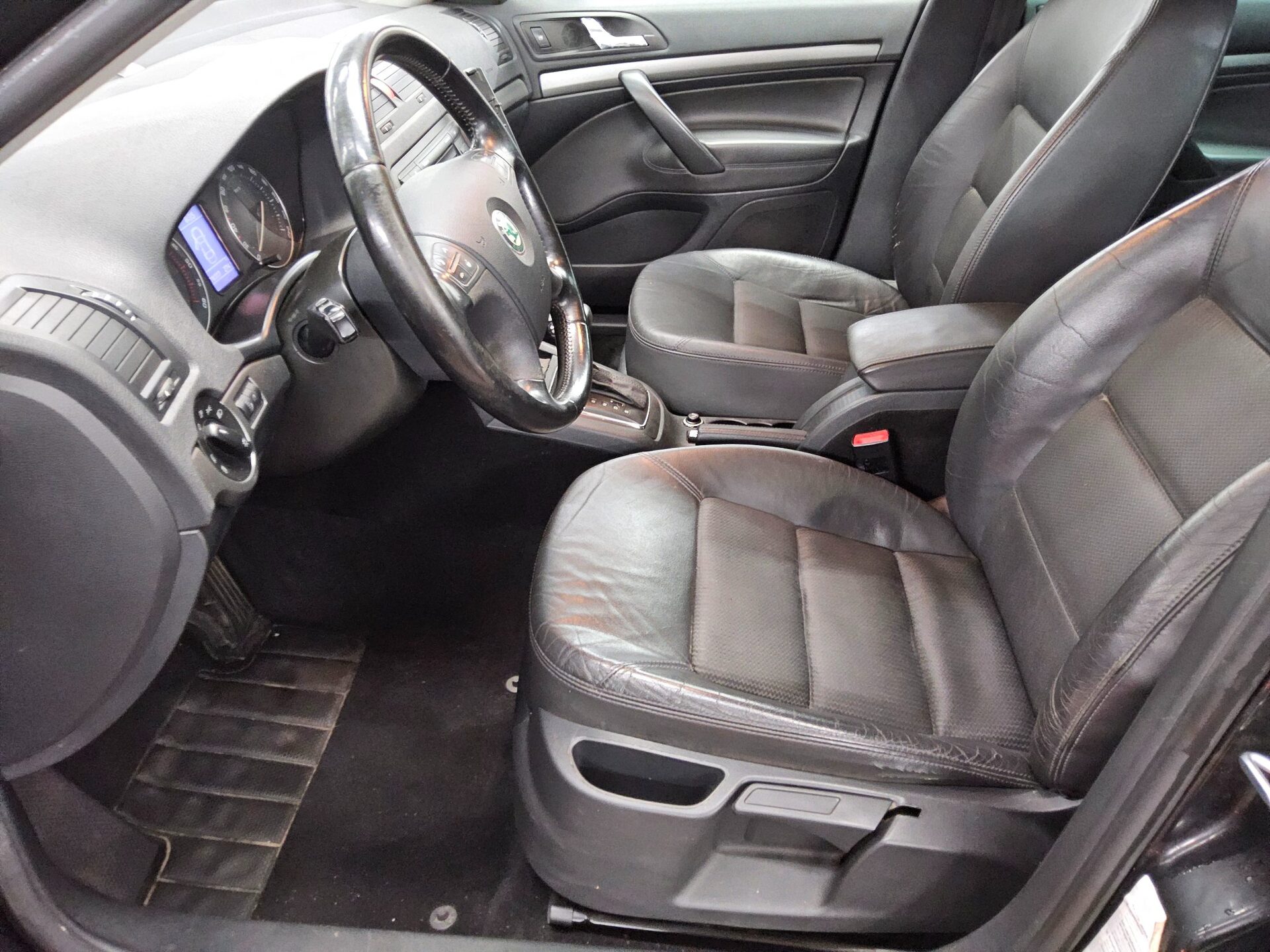 Skoda Octavia Kombi 2.0 TDI Elegance T-Leder Xenon GSD 8