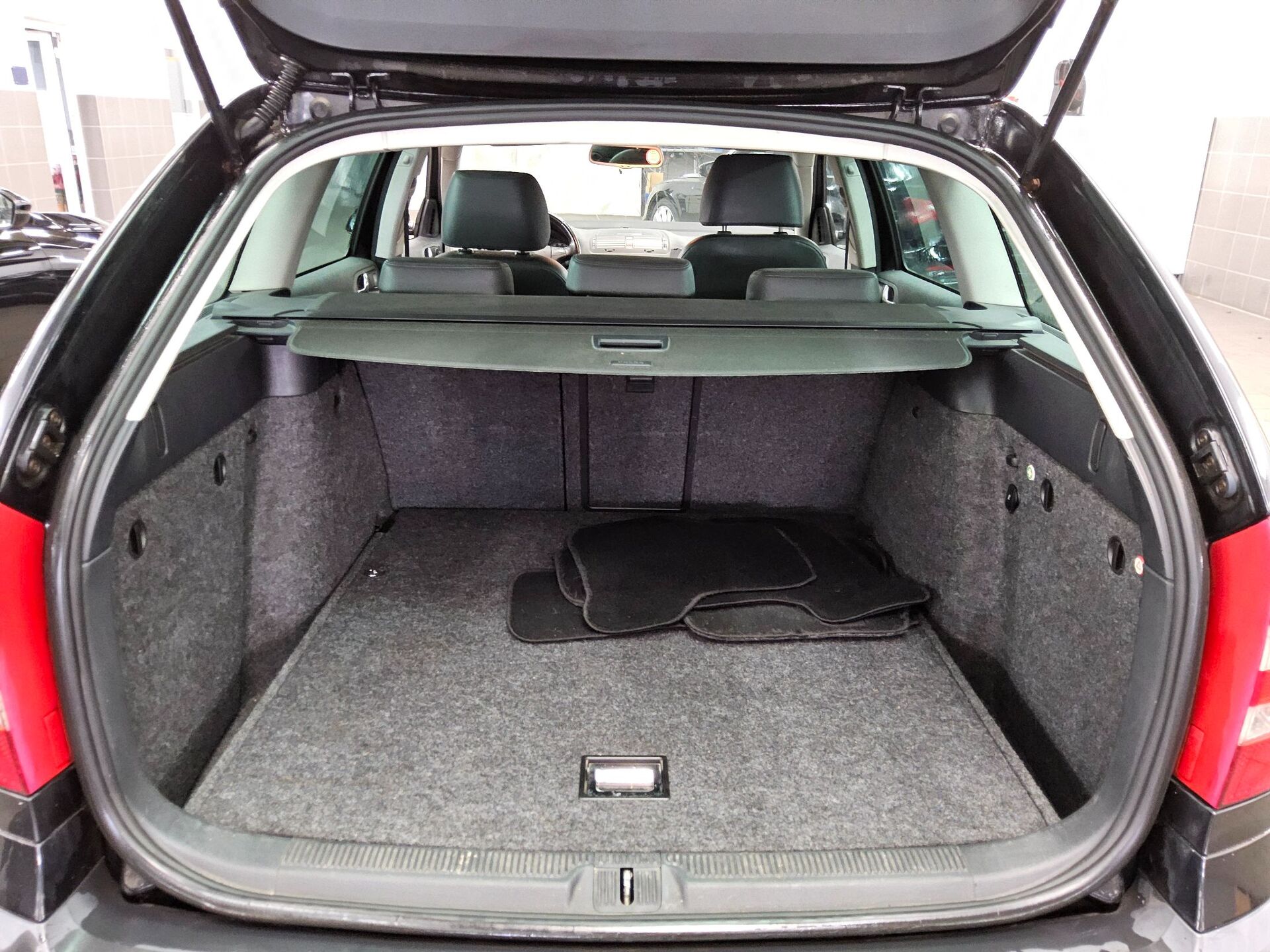 Skoda Octavia Kombi 2.0 TDI Elegance T-Leder Xenon GSD 12