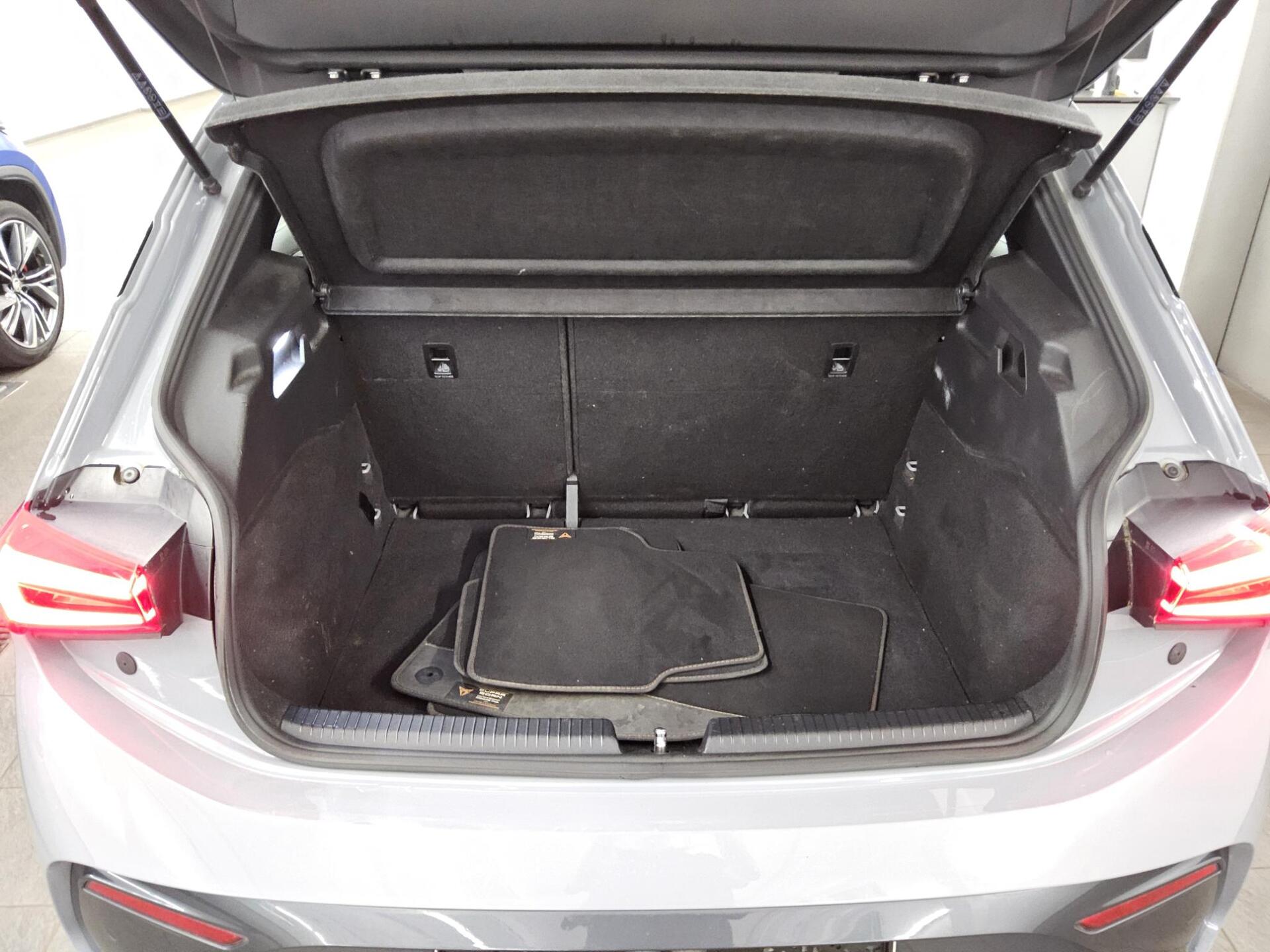 Cupra Born Navi LED vc Shz 12