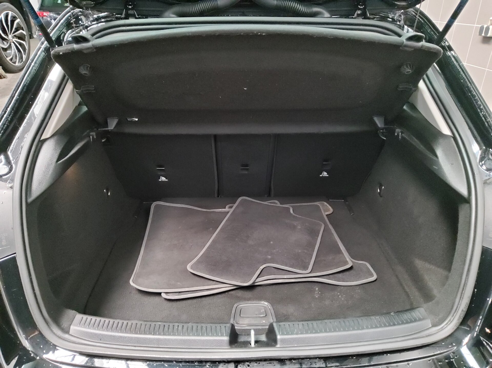 Mercedes-Benz A 180 d Navi LED Shz RfK PDC T-Leder 12
