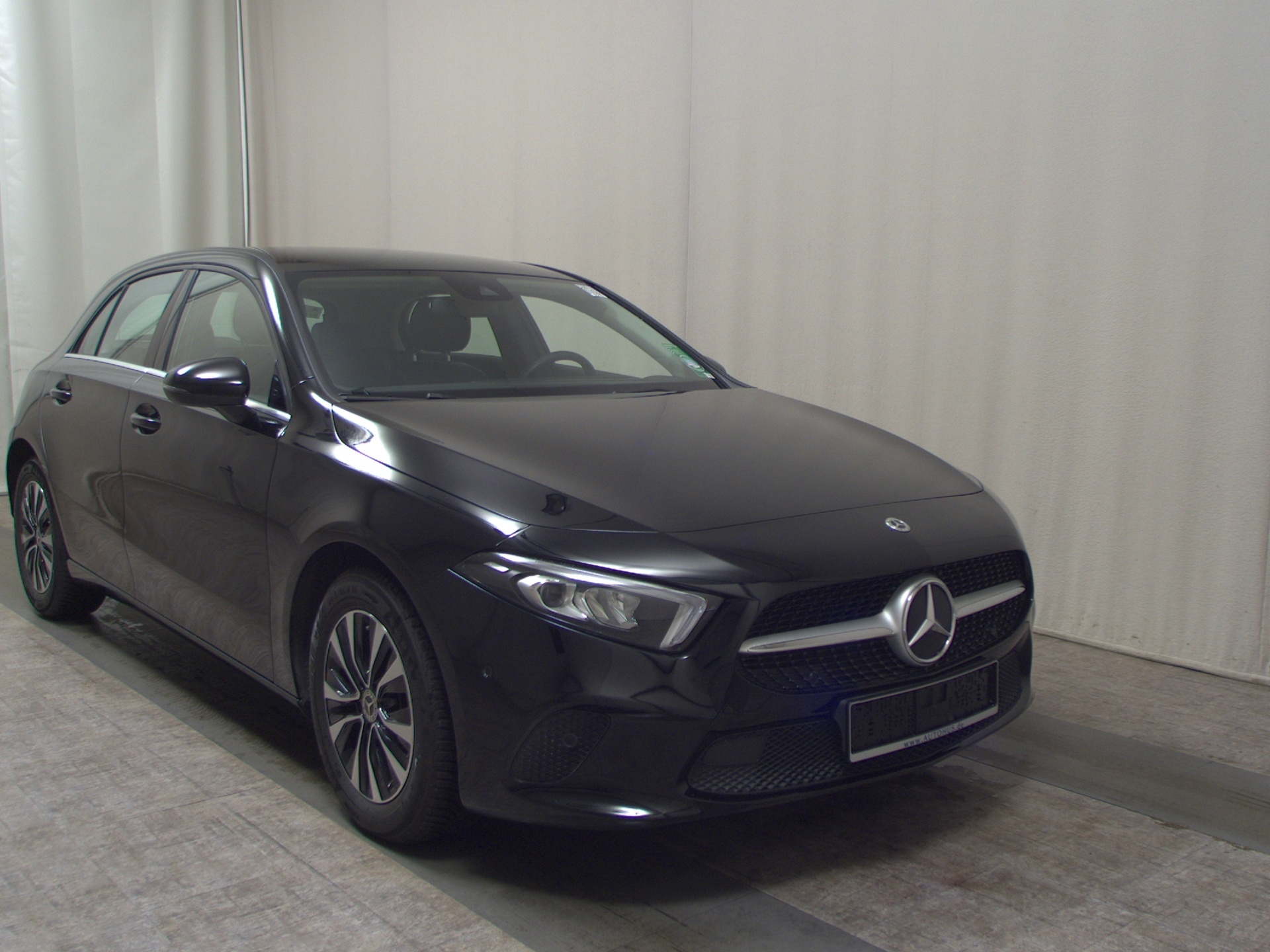 Mercedes-Benz A 180 d Navi LED Shz RfK PDC T-Leder 3
