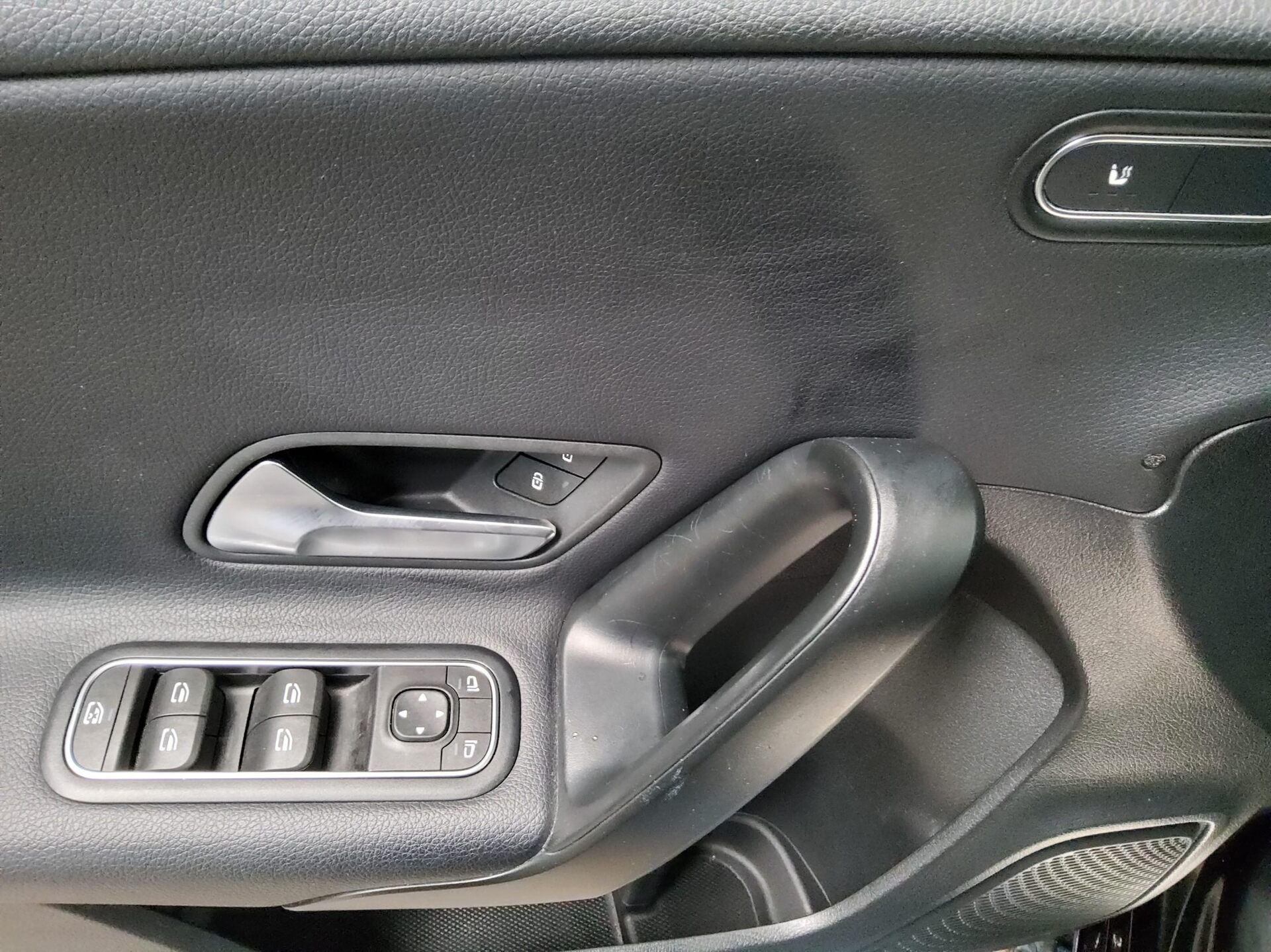 Mercedes-Benz A 180 d Navi LED Shz RfK PDC T-Leder 10