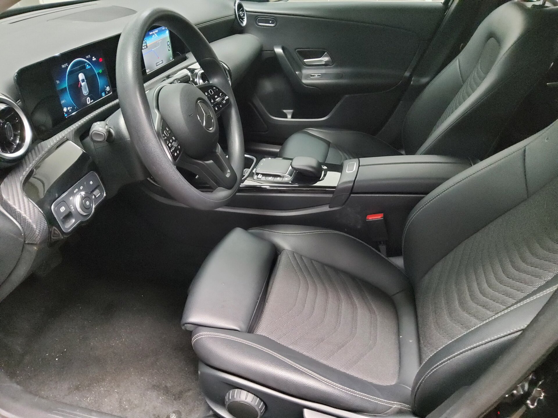 Mercedes-Benz A 180 d Navi LED Shz RfK PDC T-Leder 9