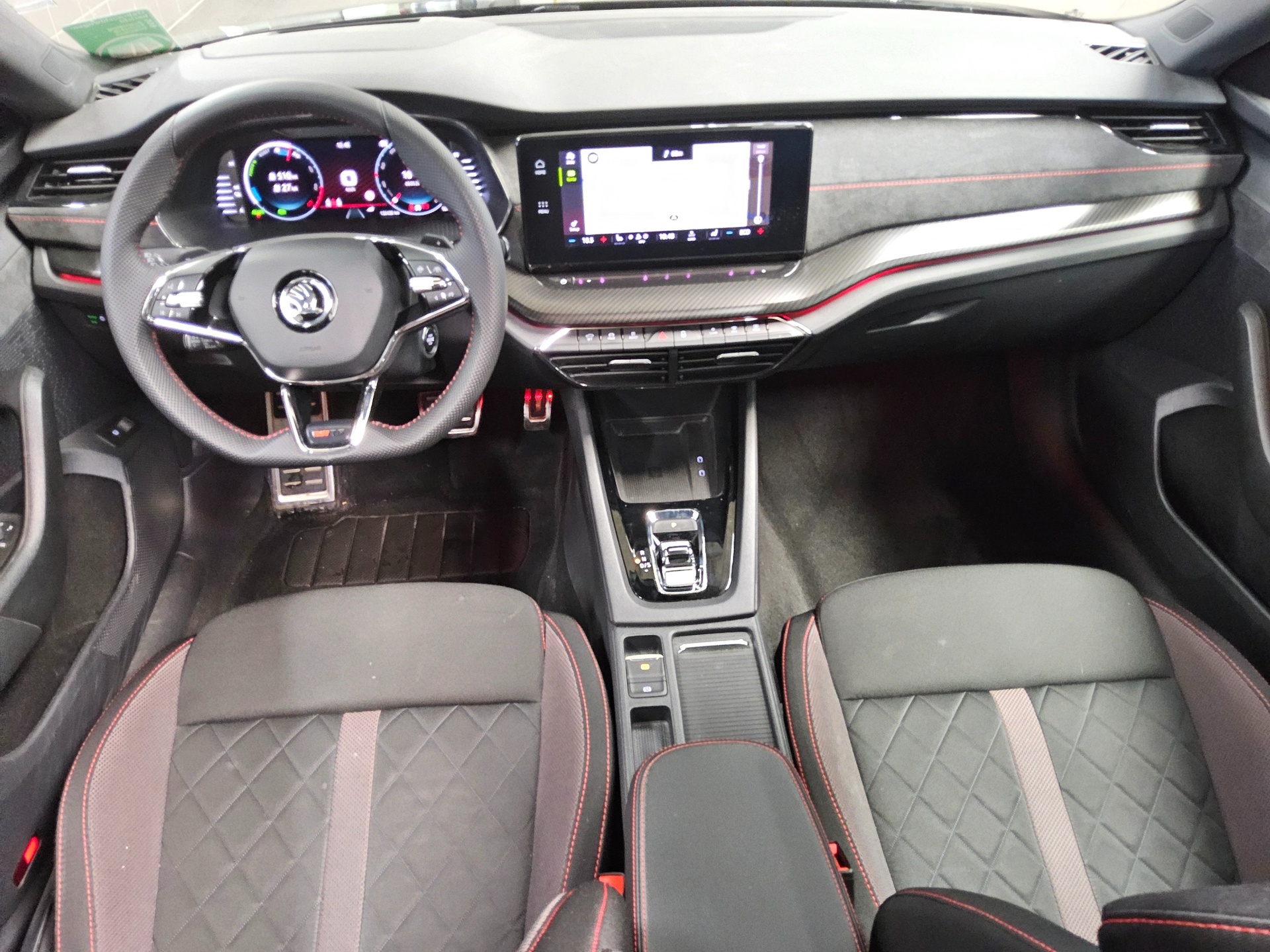 Skoda Octavia Kombi 1.4 TSI iV RS Navi LED vc Pano HuD 5
