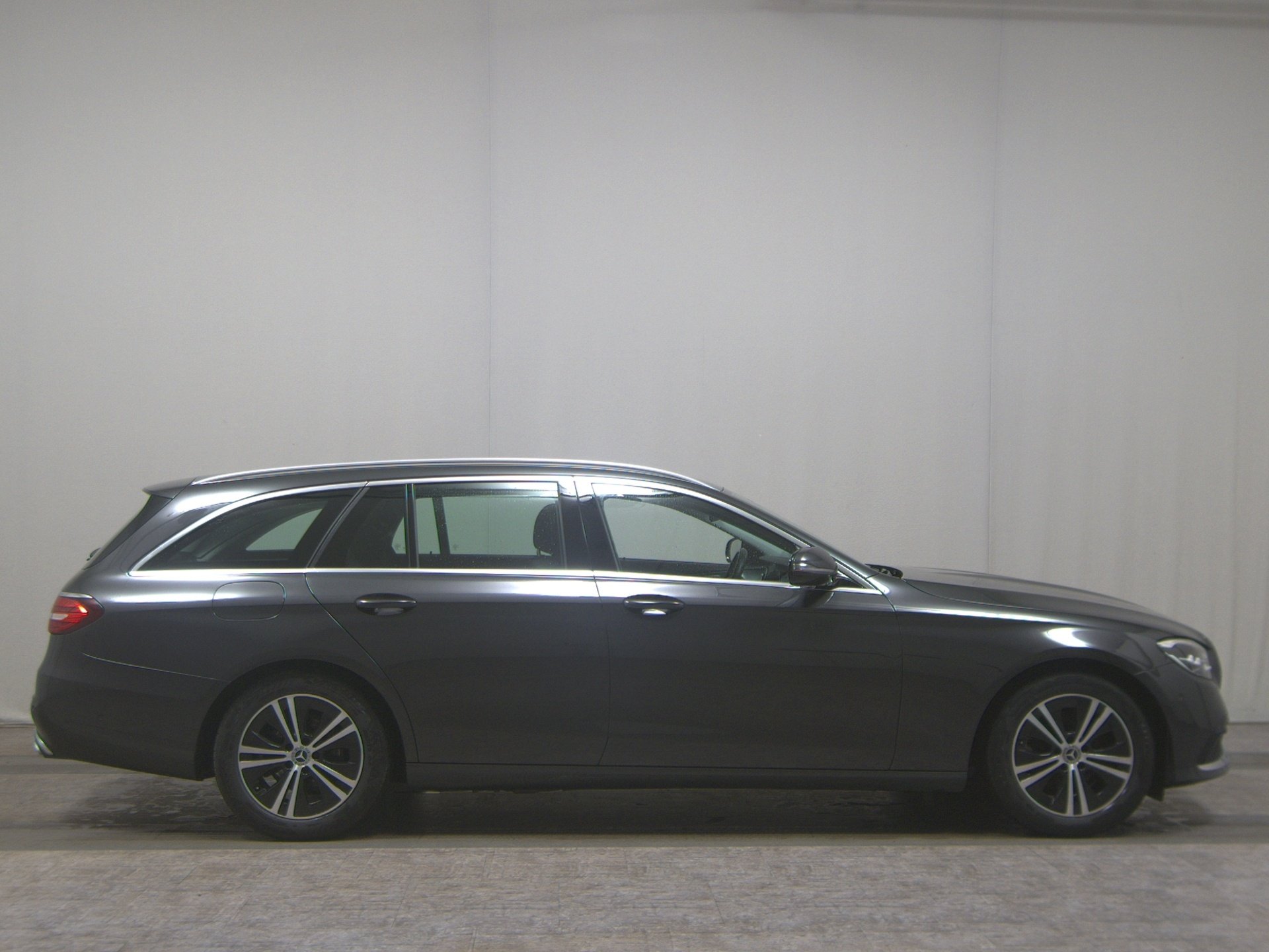Mercedes-Benz E 220 T d Navi LED Widescreen AHK RfK Distronic+