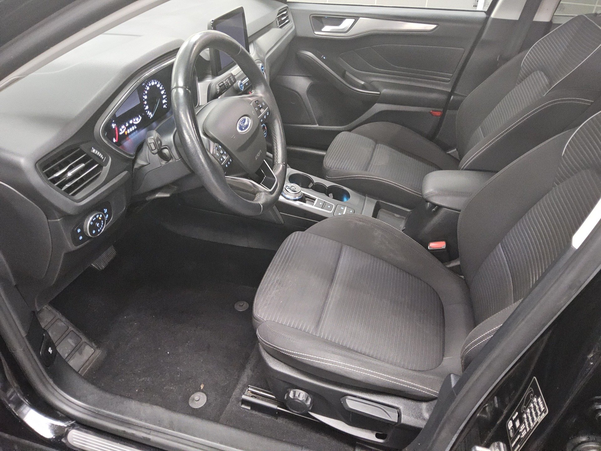Ford Focus Turnier 2.0 EB Titanium Navi LED RFK AHK 8