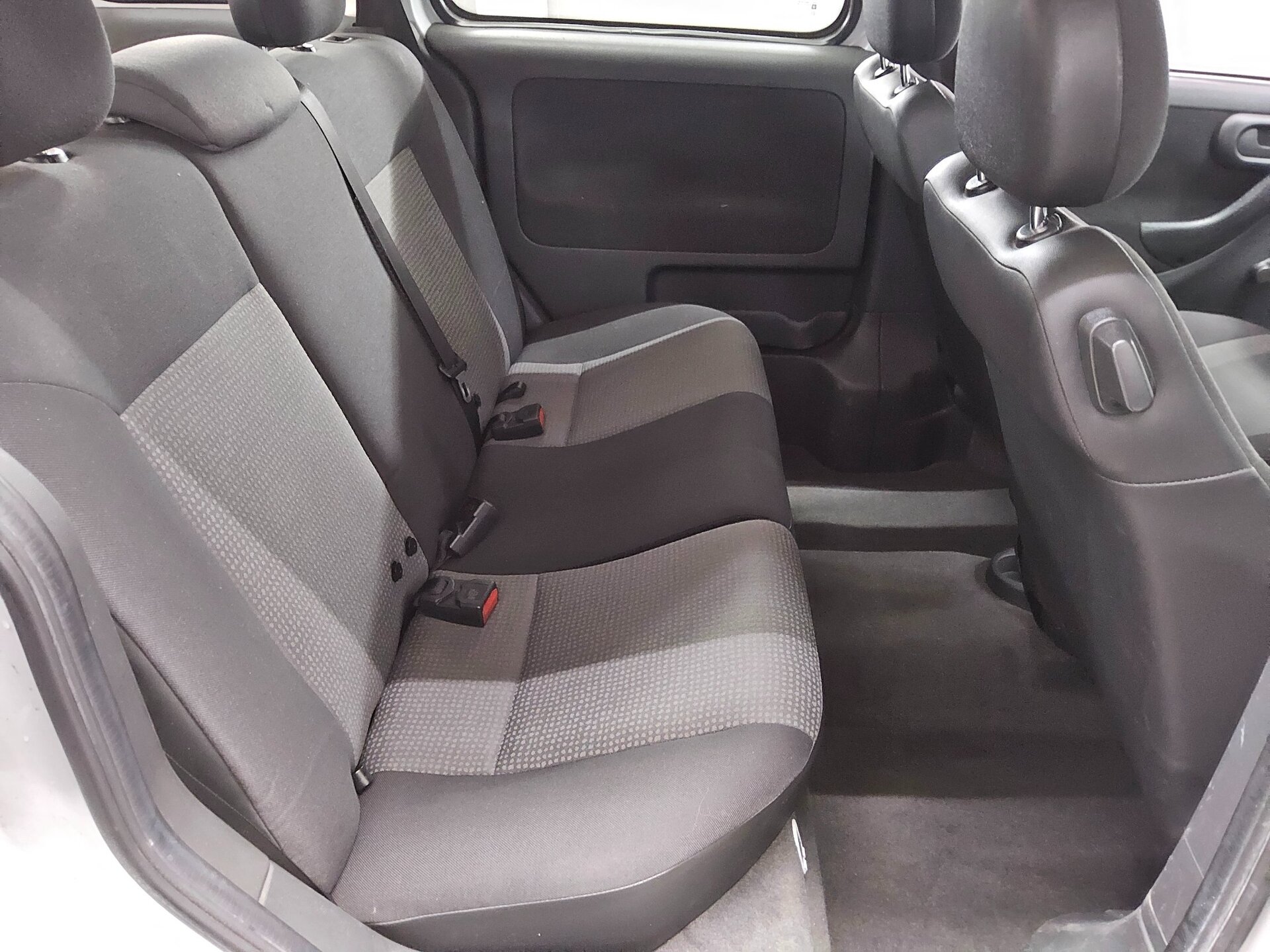 Opel Combo 1.4 5-Sitze HU 02/27 Servo 13