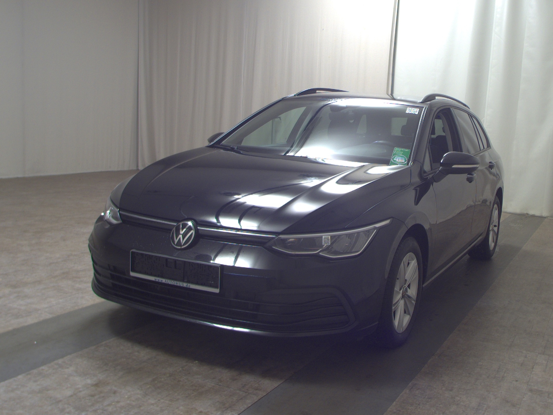 Volkswagen Golf-8 Var. 2.0 TDI Life Navi LED Shz PDC ACC DC 2