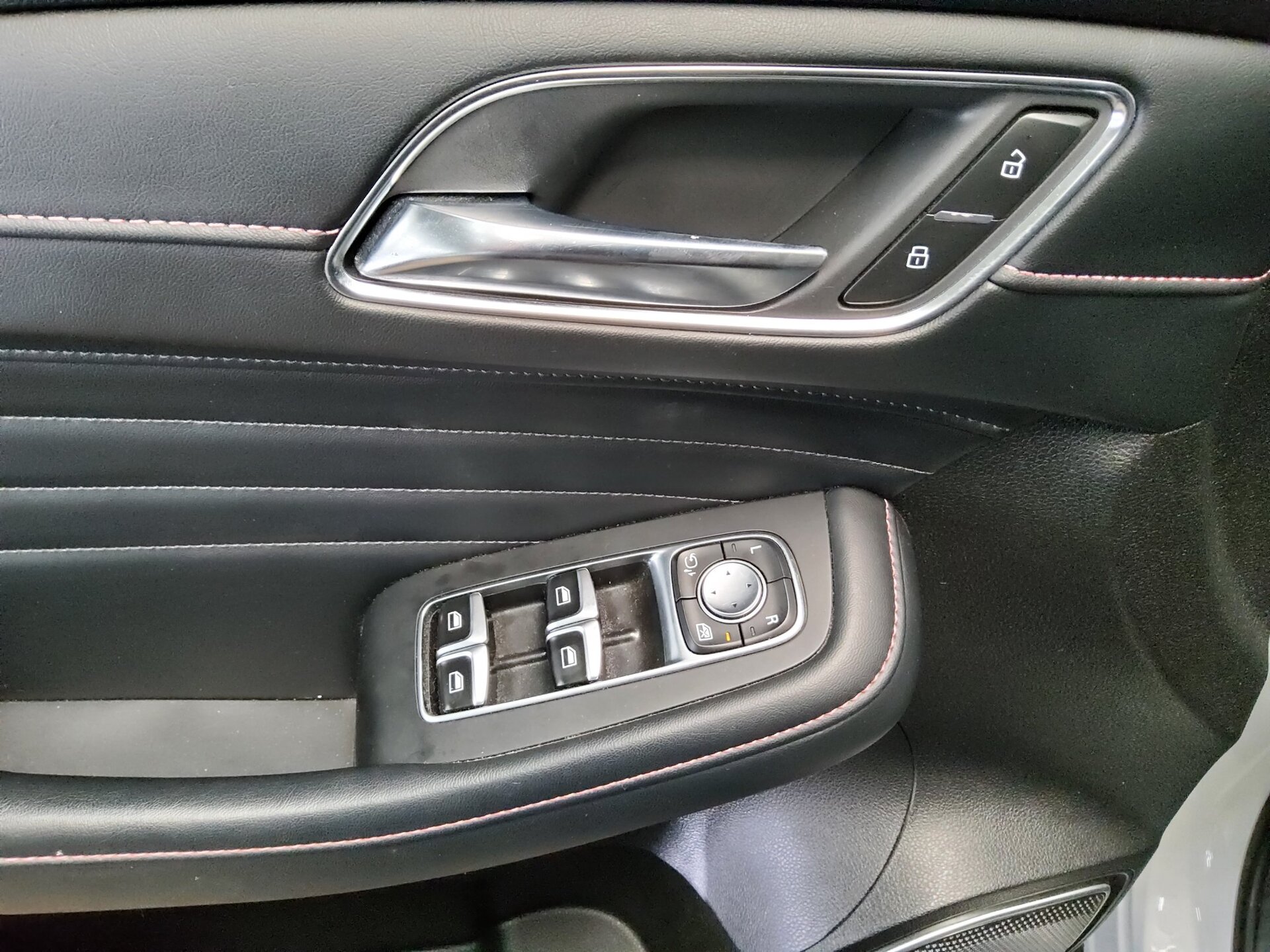MG EHS Plug-in Hybrid Leder Navi LED Pano DC 360° 10