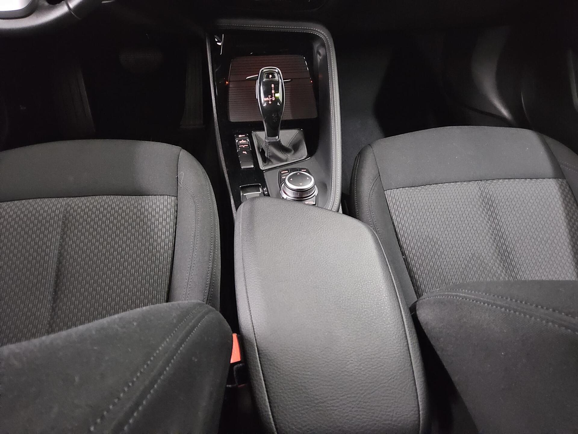 BMW X2 sDrive20d Advantage Navi LED Kamera PDC Shz 6