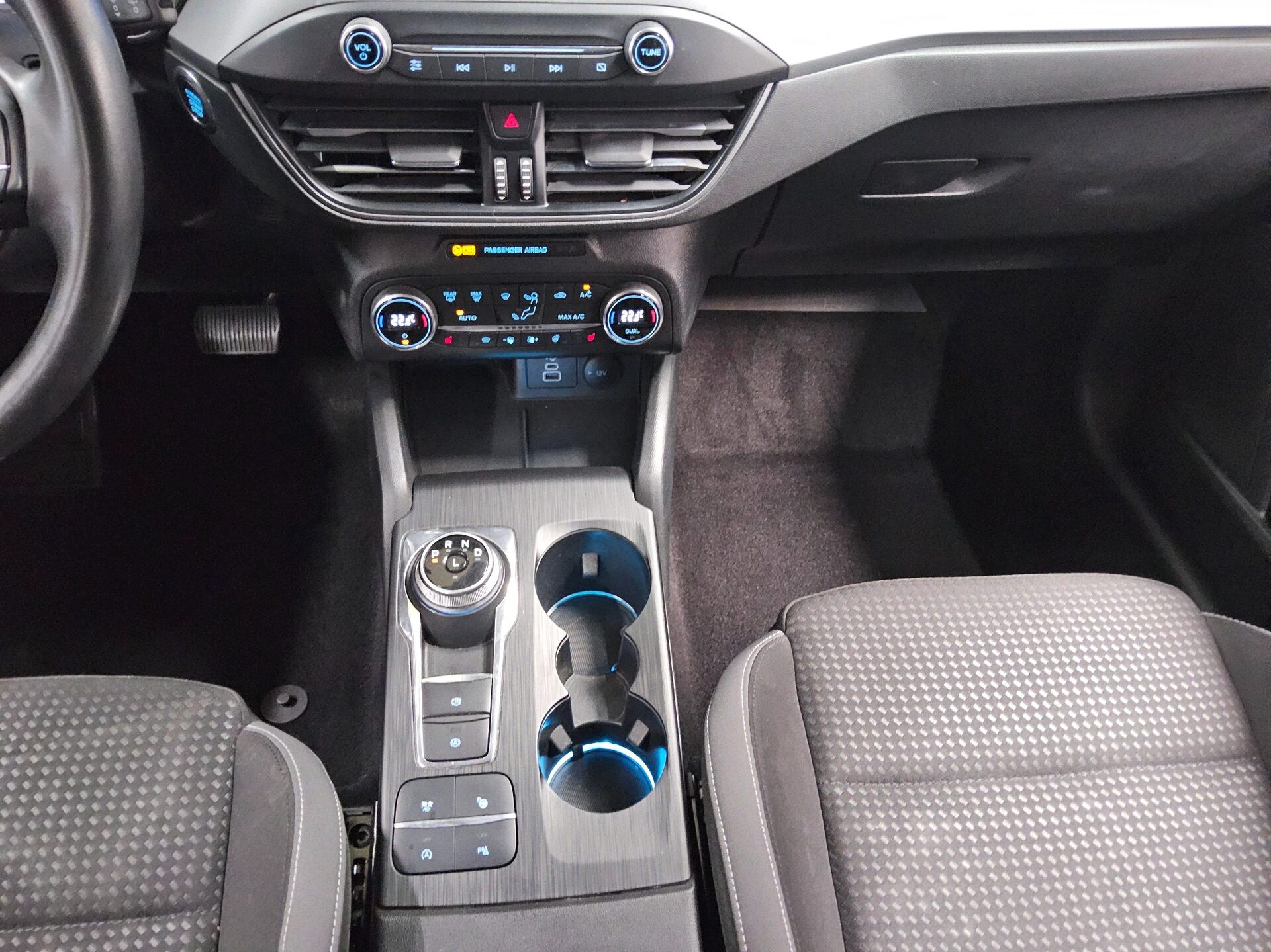 Ford Focus Turnier 1.5 EB Cool&Connect Navi LED Shz RFK 6