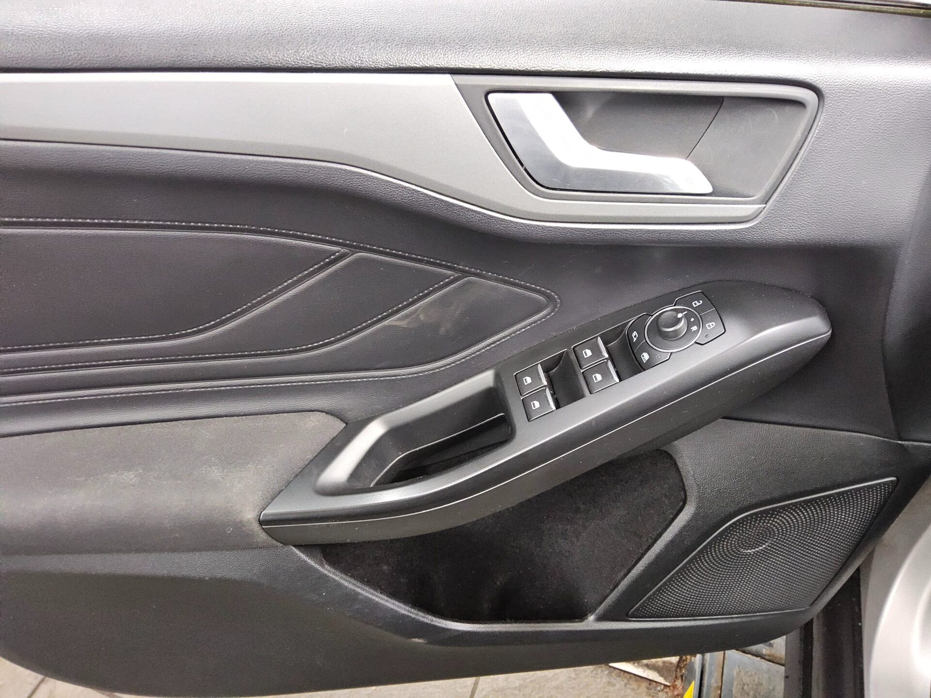 Ford Focus Turnier 1.5 EB Cool&Connect Navi LED Shz RFK 9