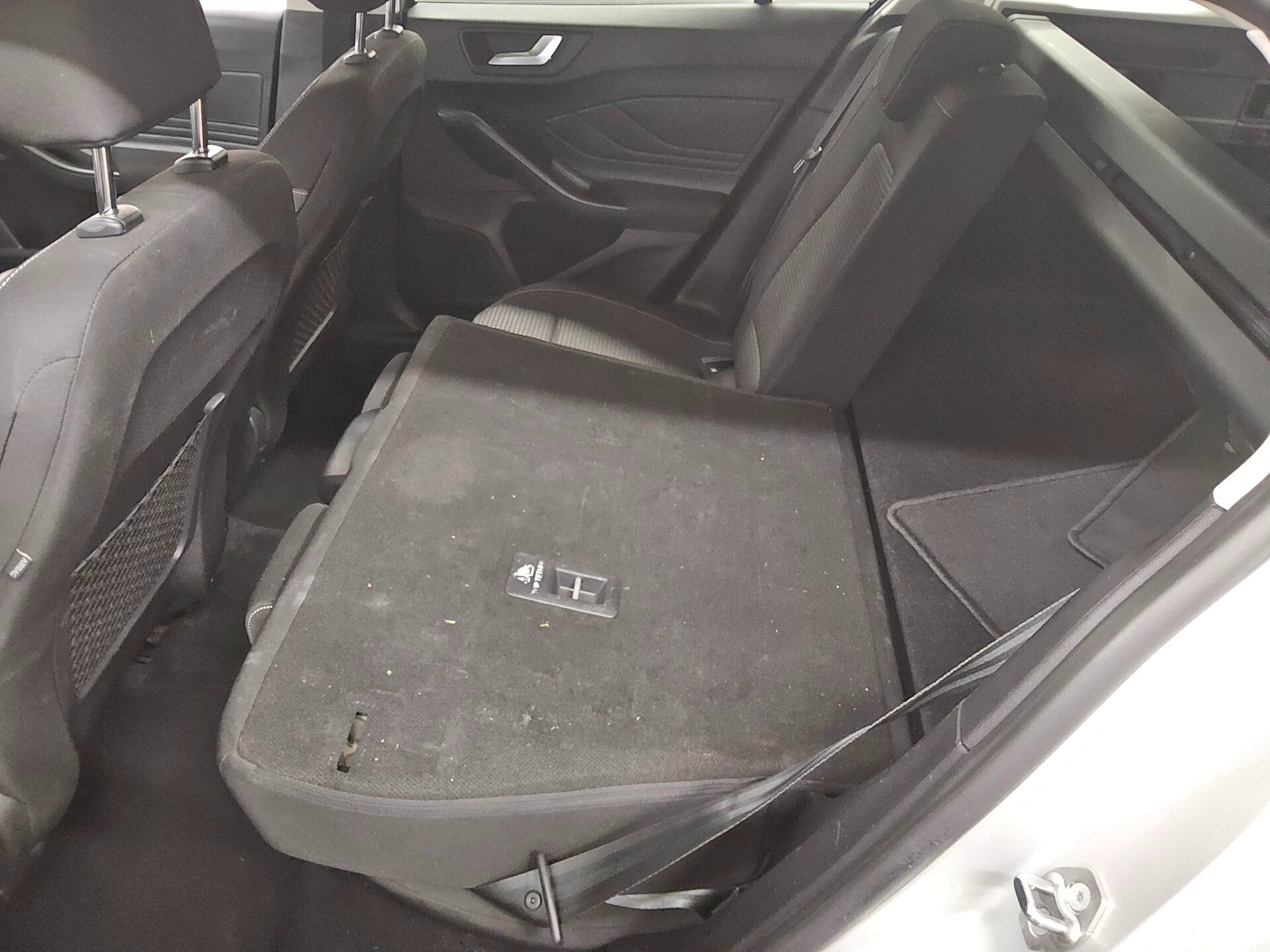 Ford Focus Turnier 1.5 EB Cool&Connect Navi LED Shz RFK 12