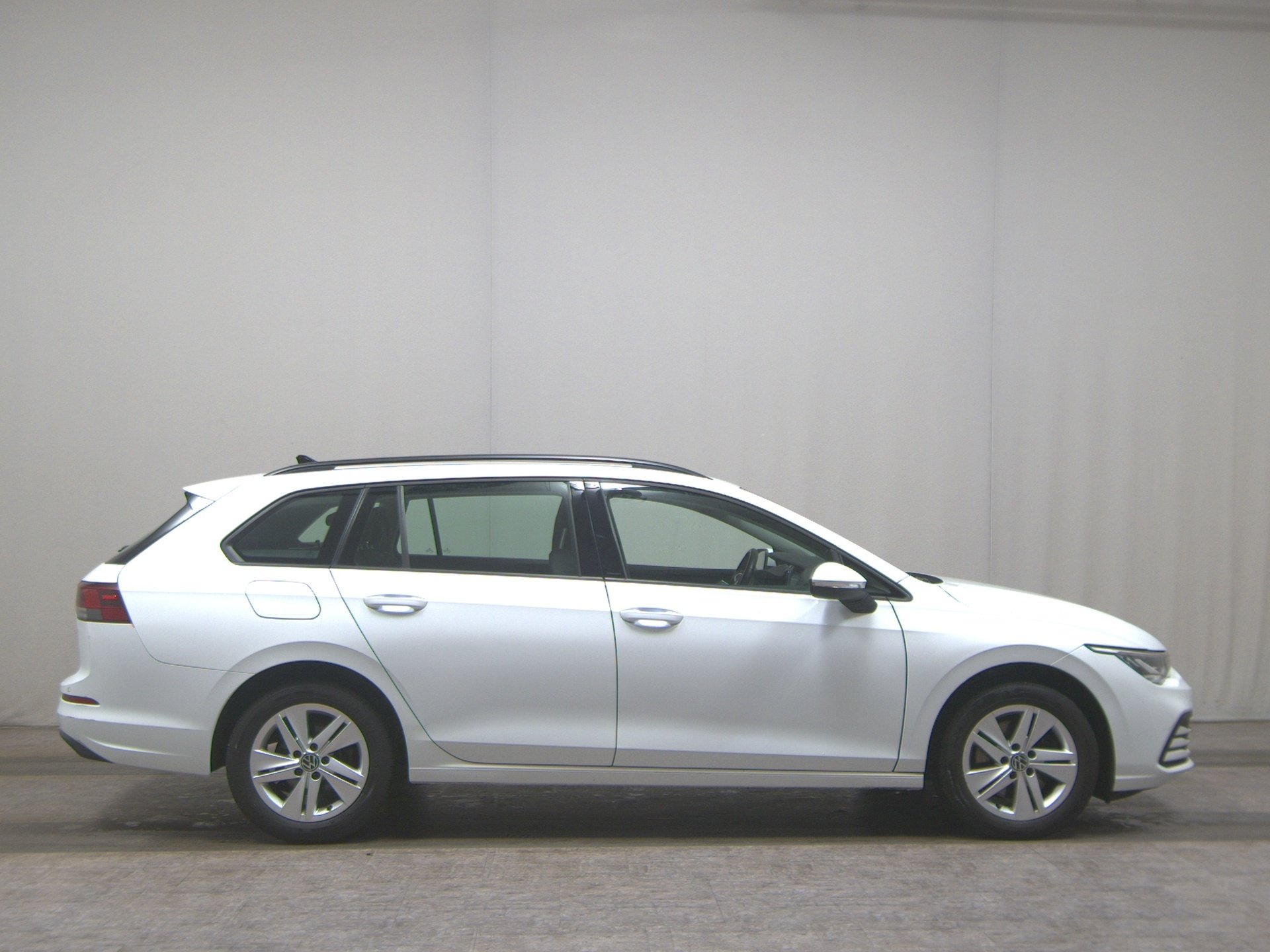Volkswagen Golf-8 Var. 2.0 TDI Life Navi LED AID Shz PDC