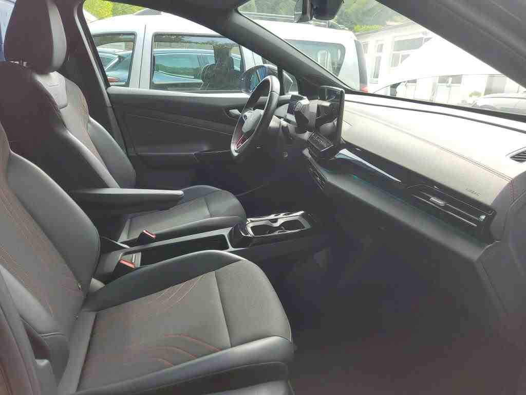 Volkswagen ID.5 NAVI LED PANO SHZ PDC 5
