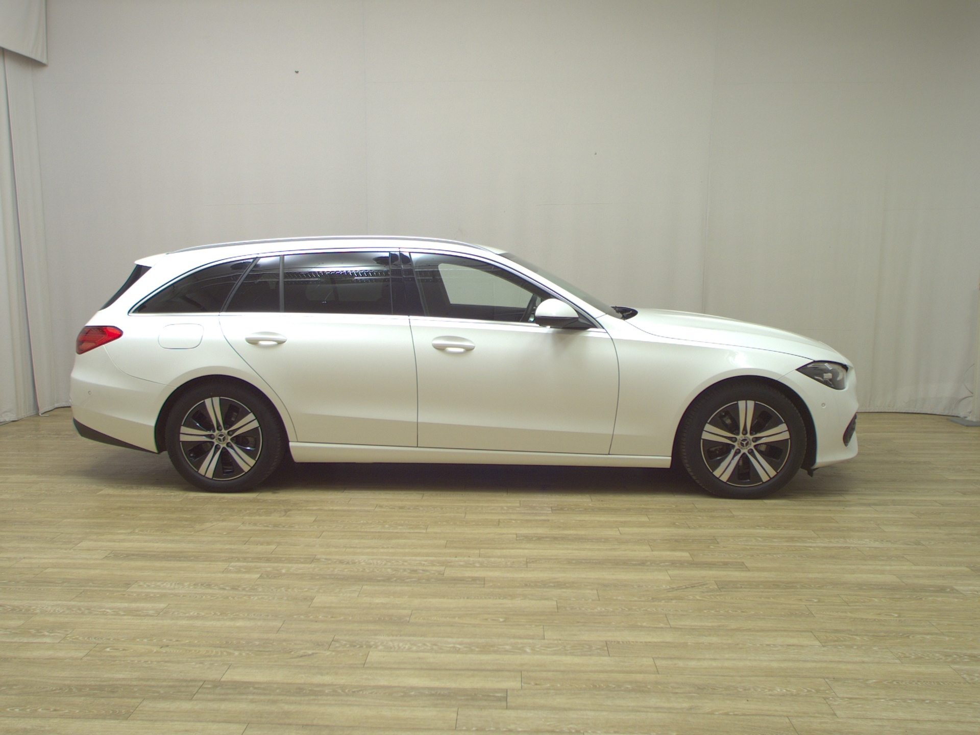 Mercedes-Benz C 220 T d Avantgarde NAVI LED SHZ AHK