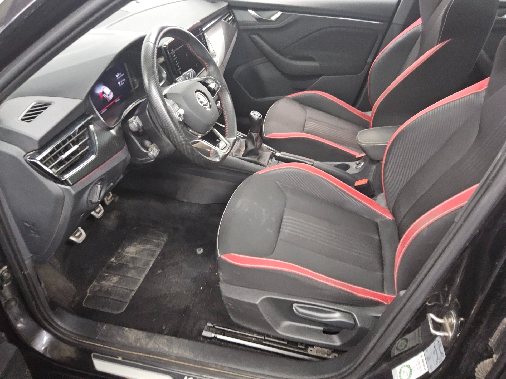 Skoda Kamiq 1.5 TSI Monte Carlo LED vc Shz Pano AHK 9