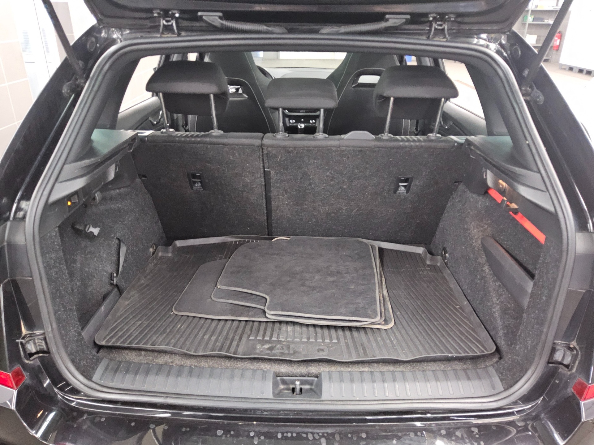 Skoda Kamiq 1.5 TSI Monte Carlo LED vc Shz Pano AHK 13