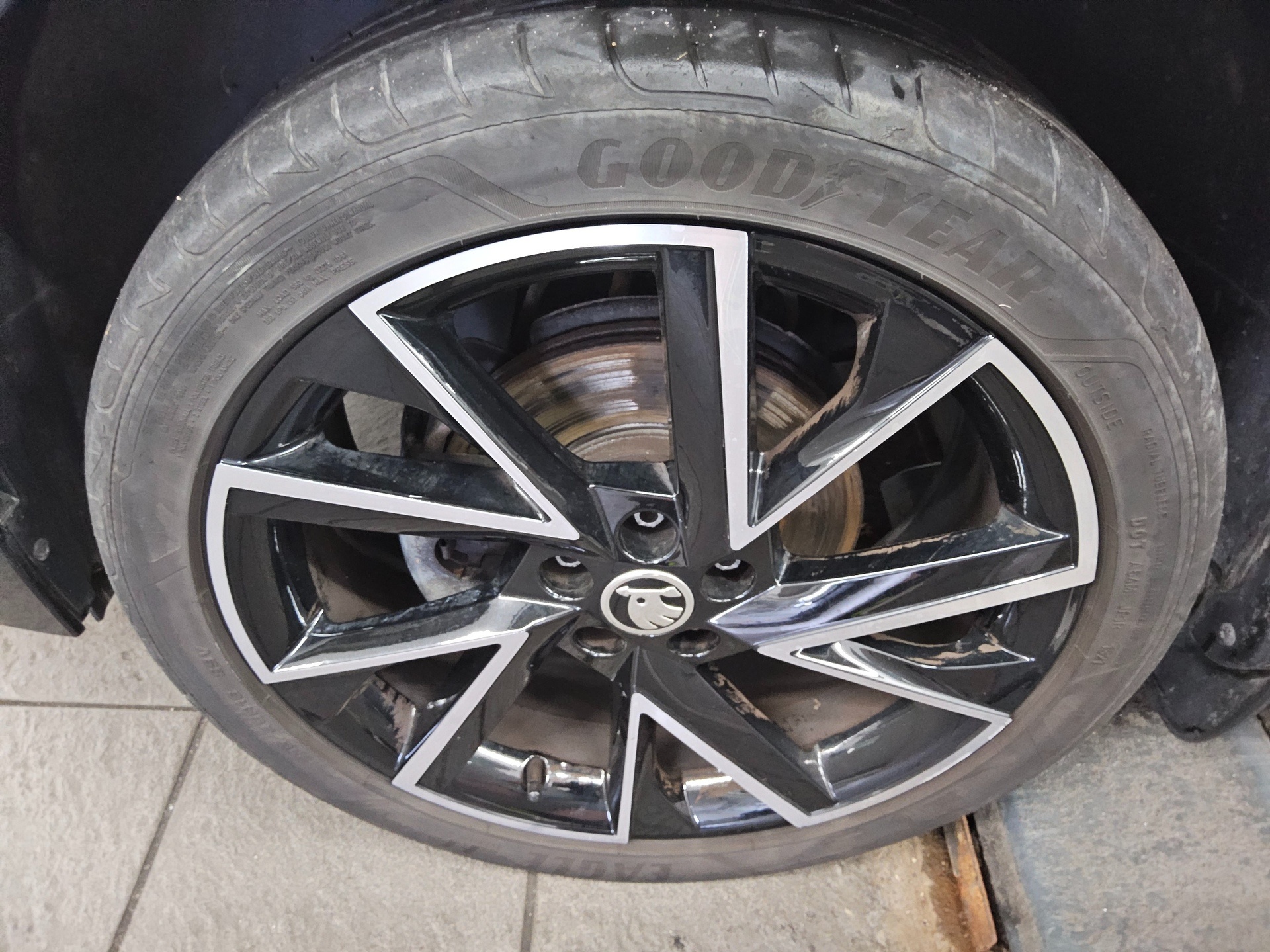 Skoda Kamiq 1.5 TSI Monte Carlo LED vc Shz Pano AHK 11