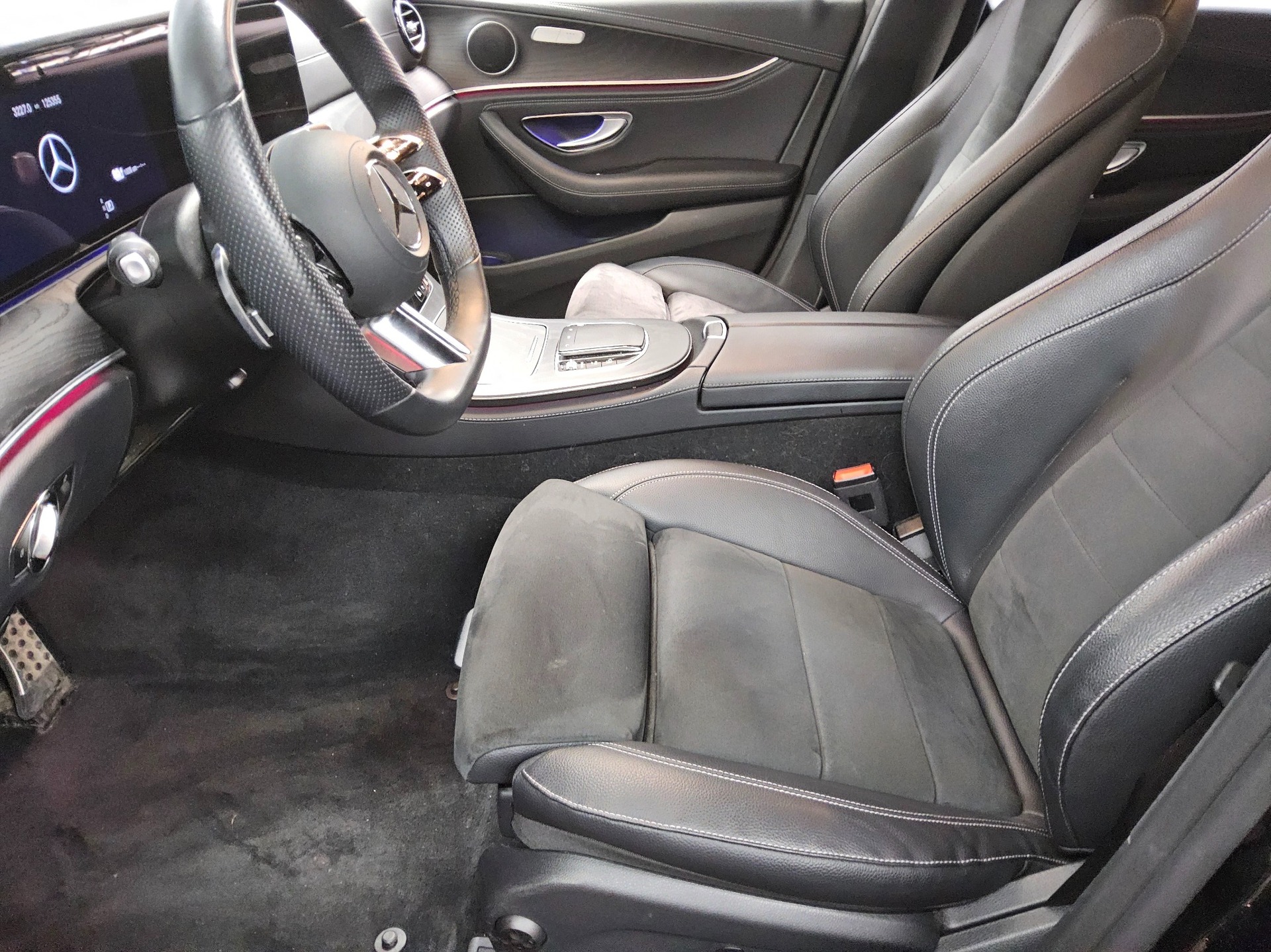 Mercedes-Benz E 300 T e AMG-Line Navi LED AHK RFK Distronic+ 9