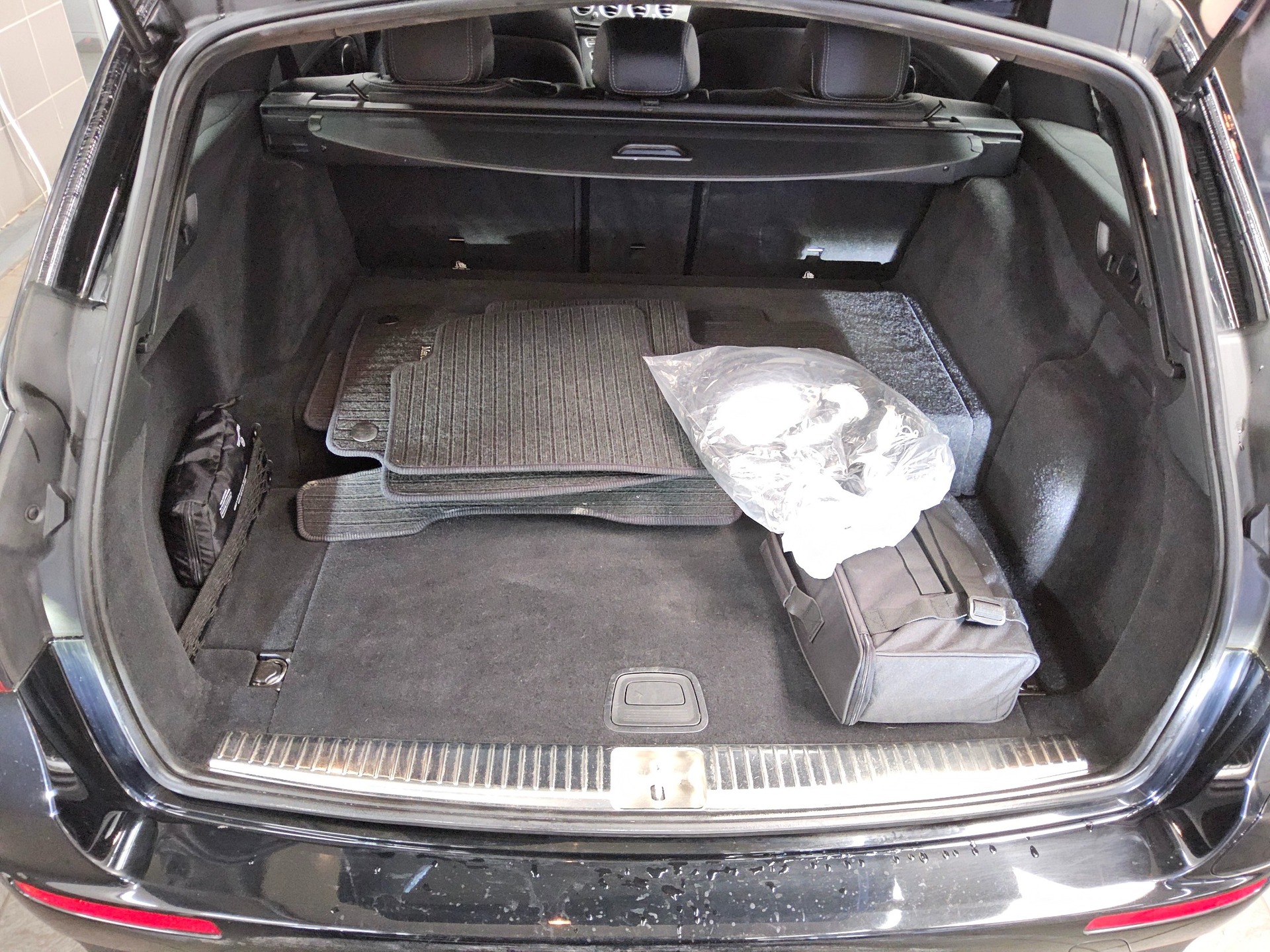 Mercedes-Benz E 300 T e AMG-Line Navi LED AHK RFK Distronic+ 12