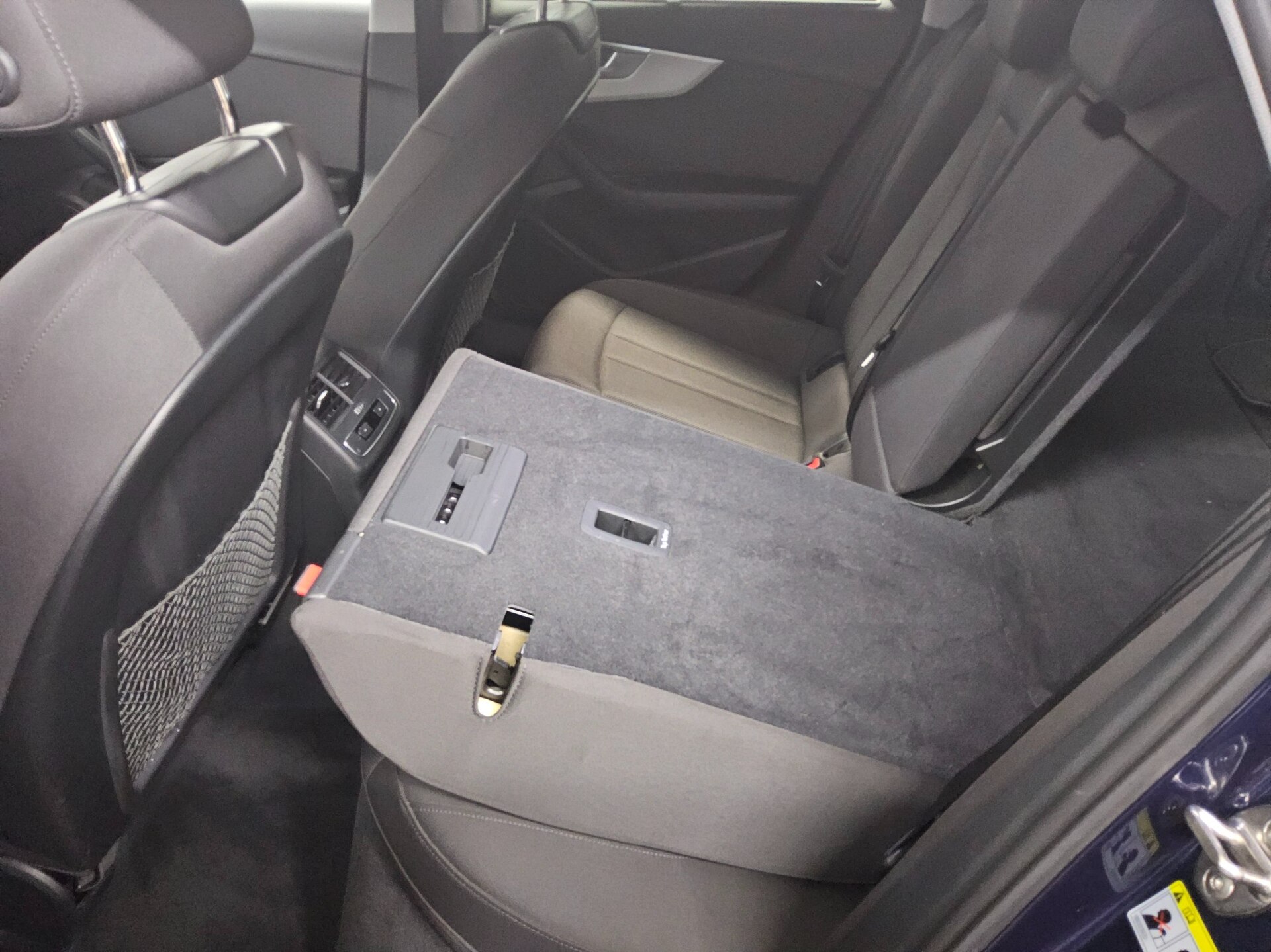 Audi A4 Avant 40 TDI Qu. advanced Navi LED HuD RFK 12
