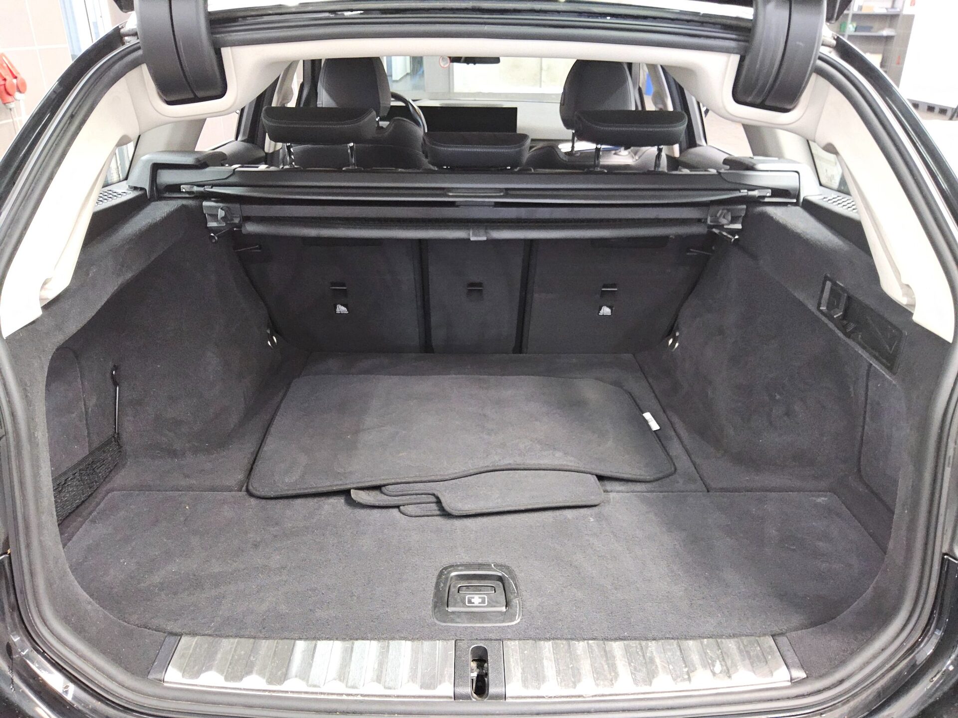 BMW 318dA Touring T-Leder Navi LED ACC 12