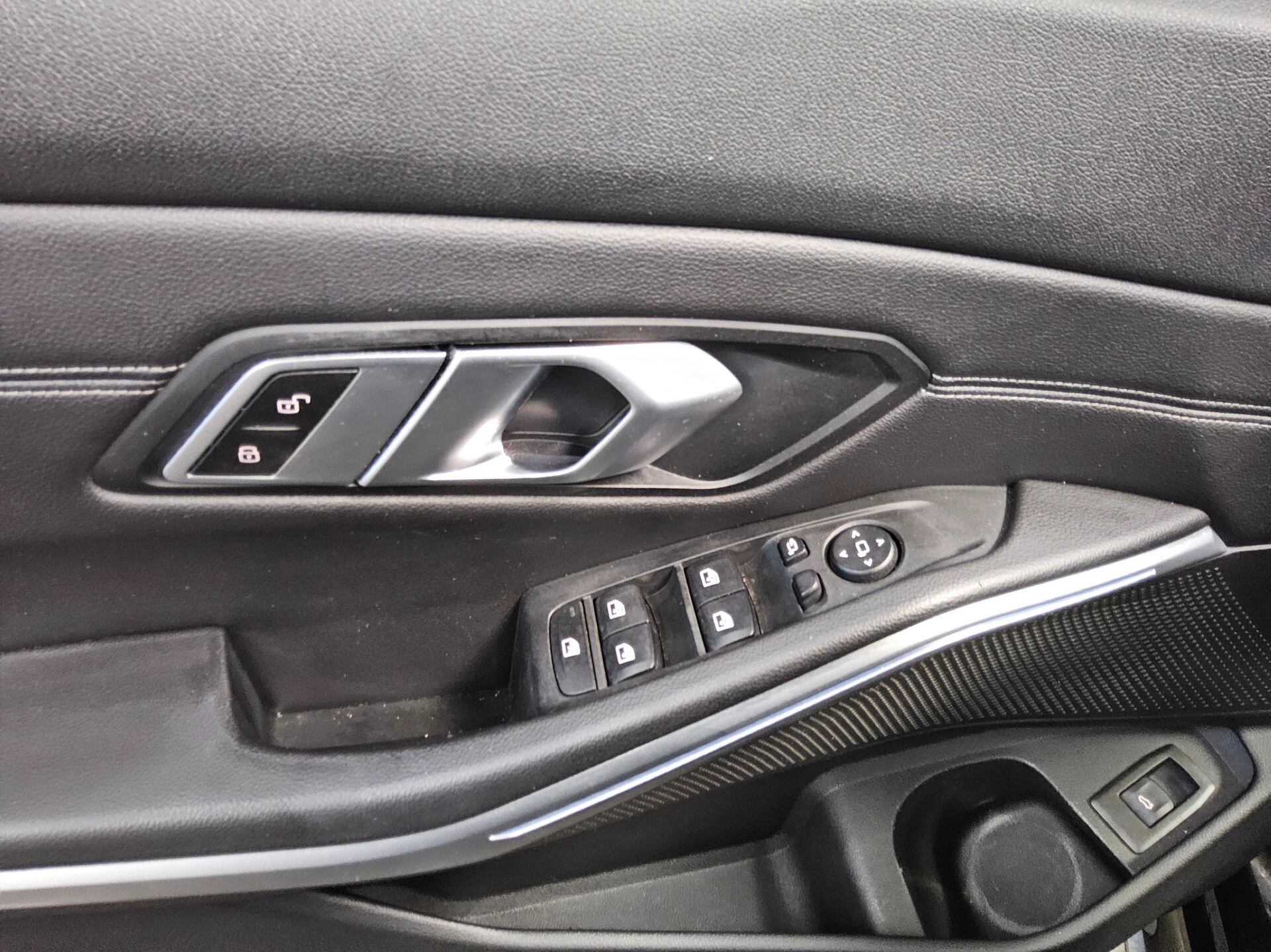 BMW 318dA Touring T-Leder Navi LED ACC 10