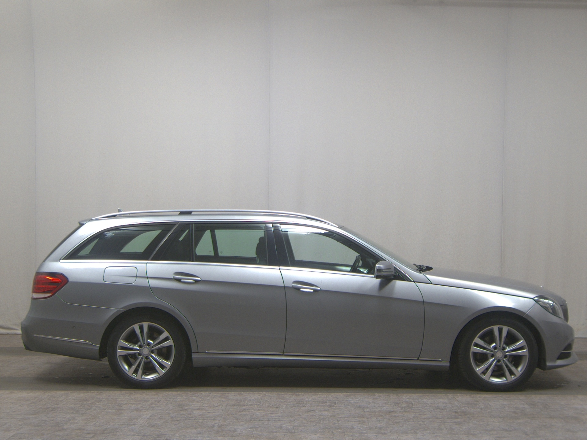 Mercedes-Benz E 220 T BT Avantgarde T-Leder Navi LED GSD AHK