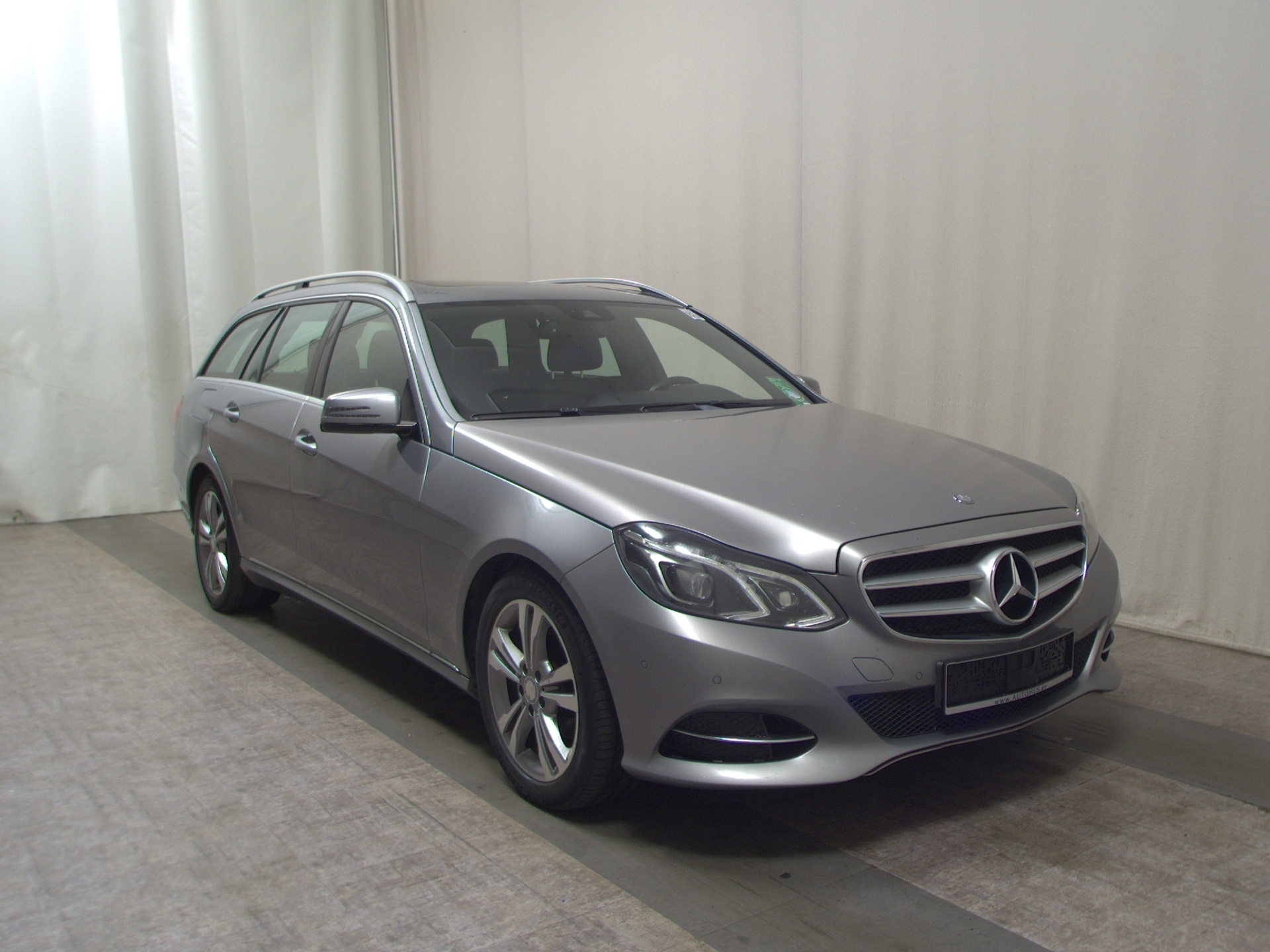 Mercedes-Benz E 220 T BT Avantgarde T-Leder Navi LED GSD AHK 3