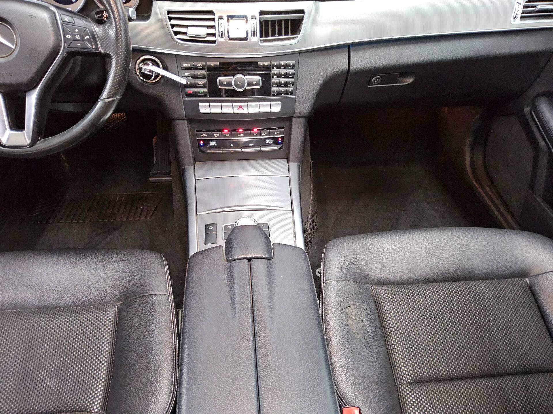 Mercedes-Benz E 220 T BT Avantgarde T-Leder Navi LED GSD AHK 6
