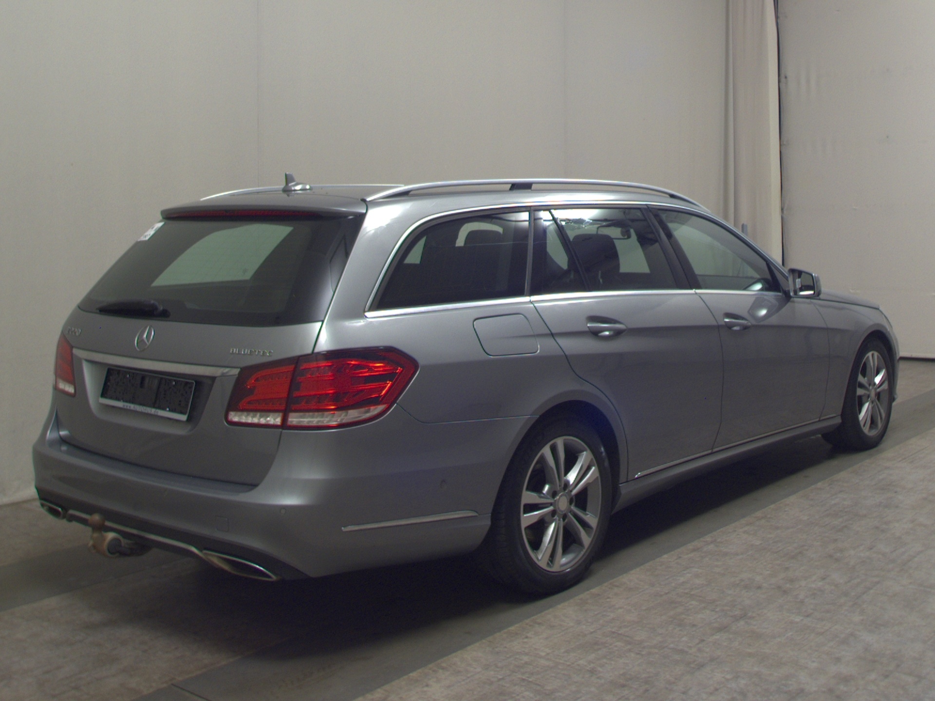 Mercedes-Benz E 220 T BT Avantgarde T-Leder Navi LED GSD AHK 4